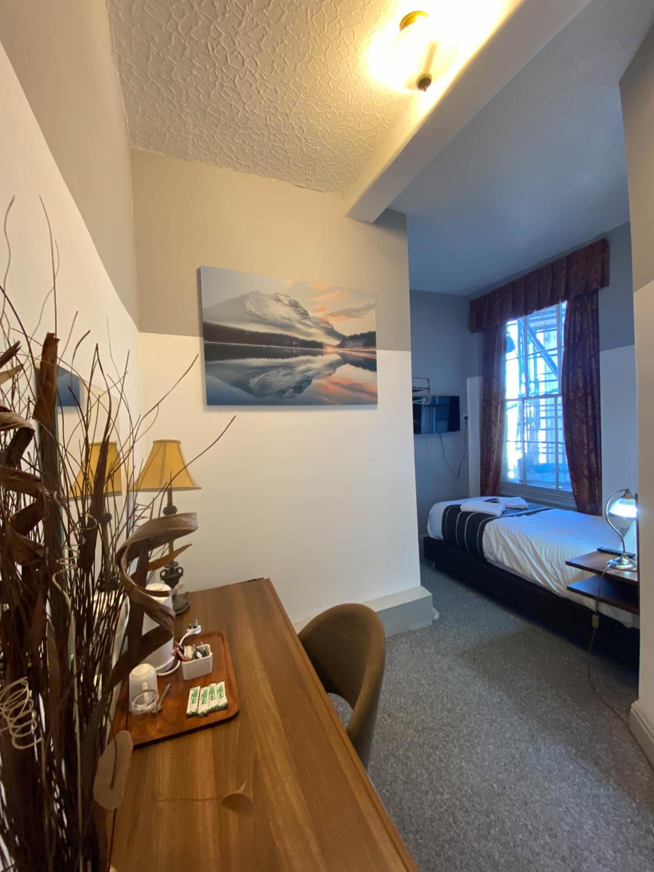 Single Room photo 2