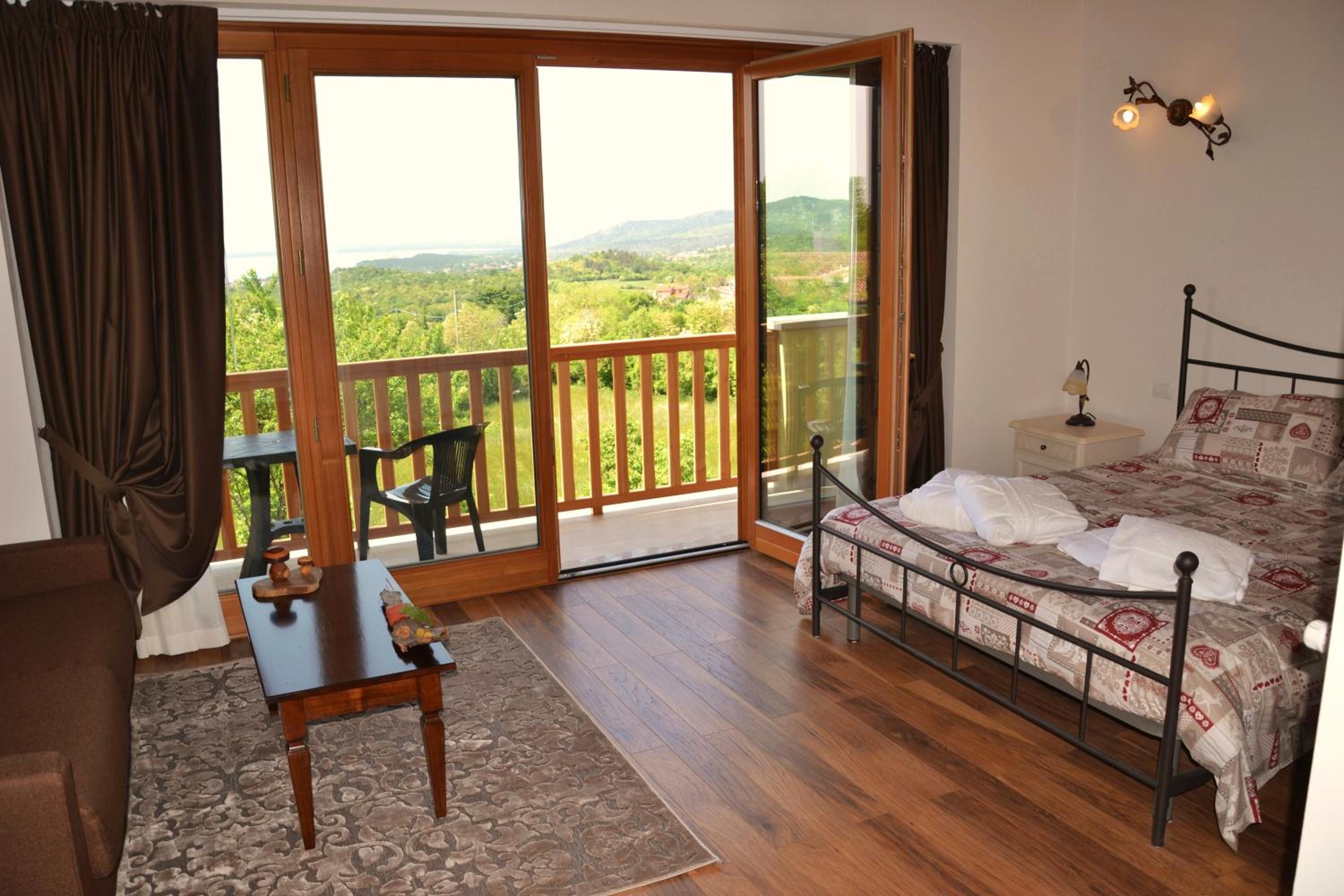 Deluxe Double or Twin Room photo 3