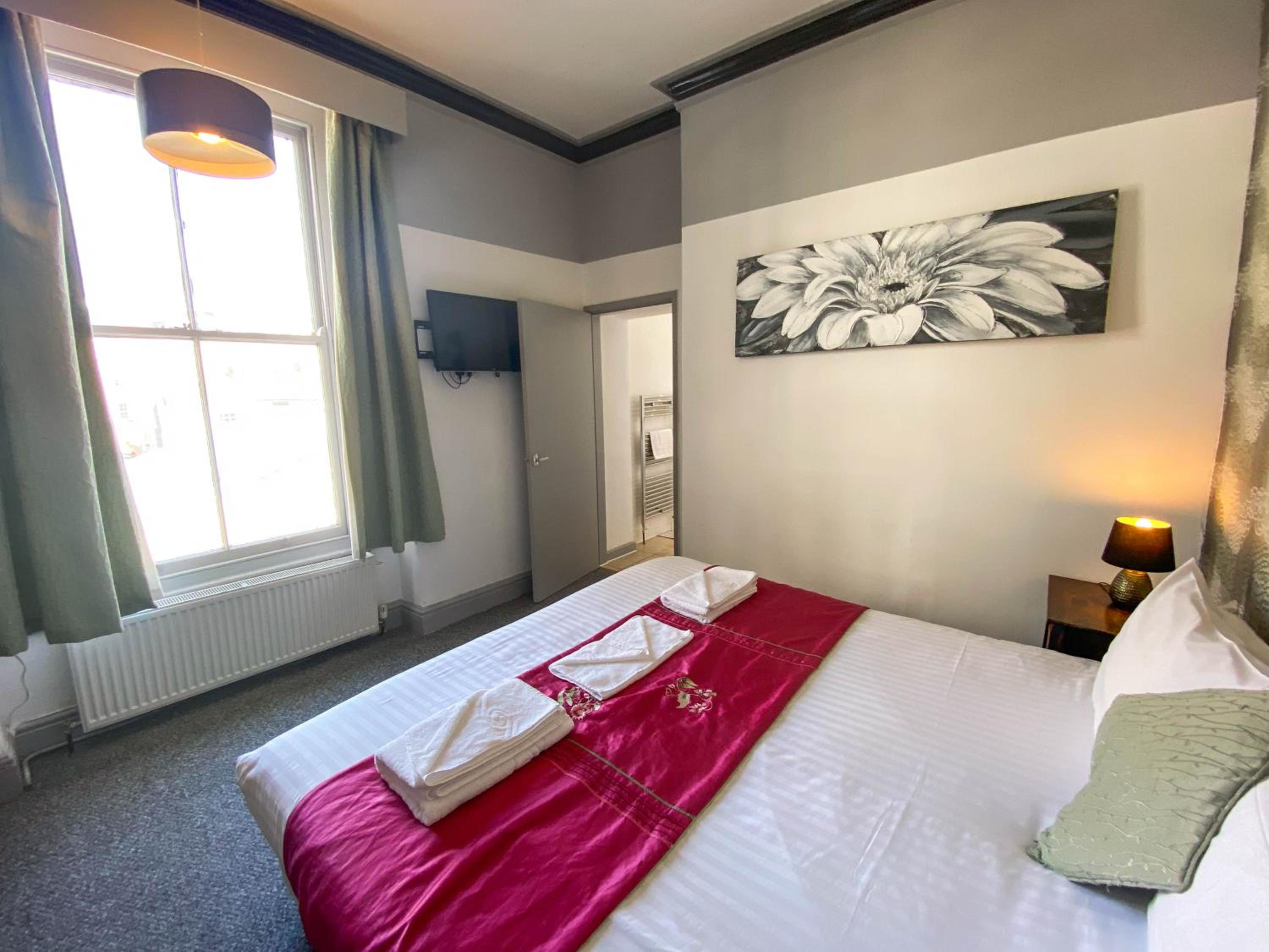 Double Room - Photo 5