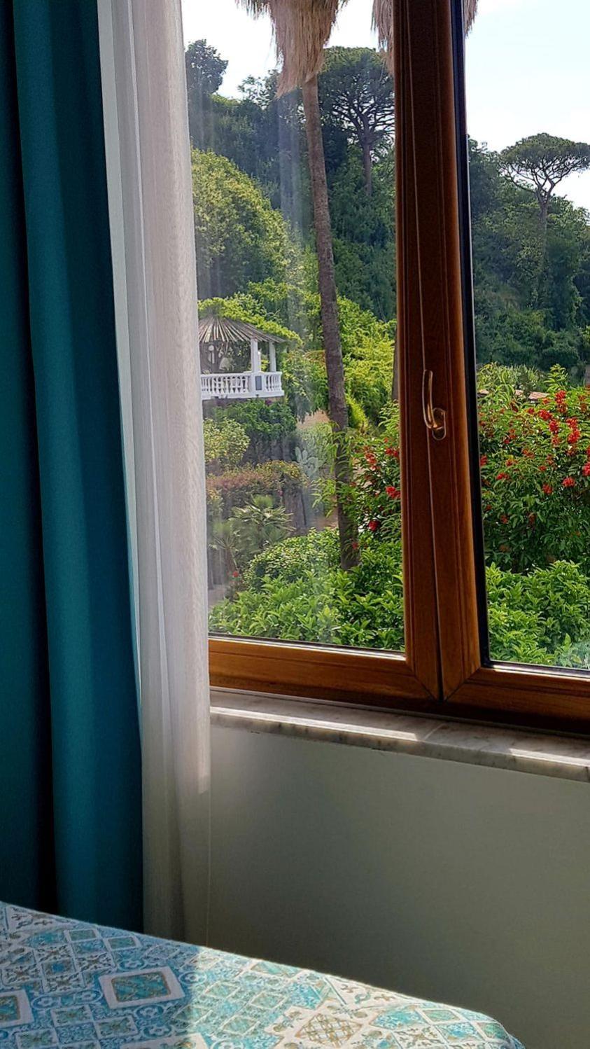 Double Room with Balcony - Photo 6