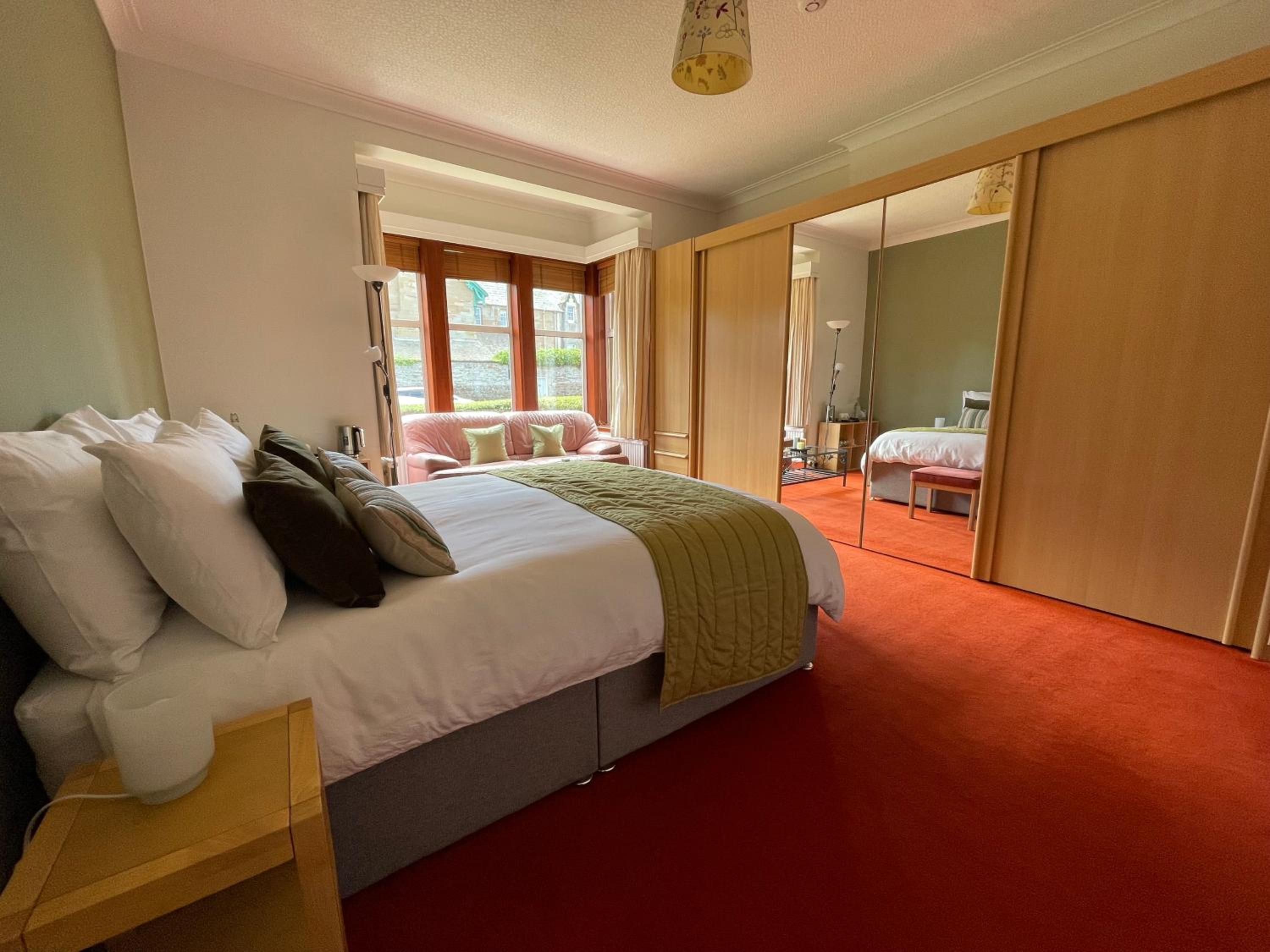 Deluxe King Room photo 1