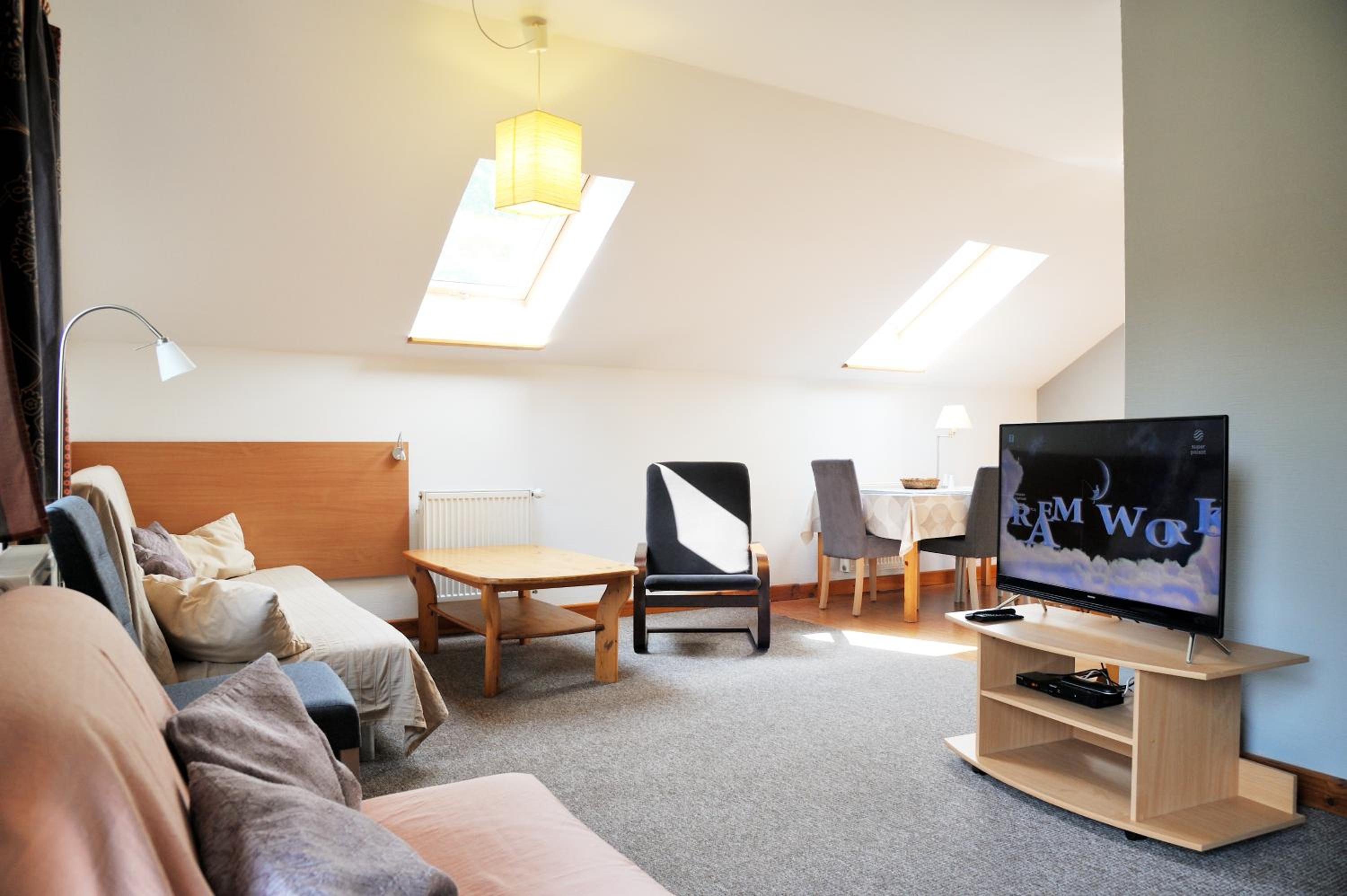 Apartment with Balcony - Photo 5