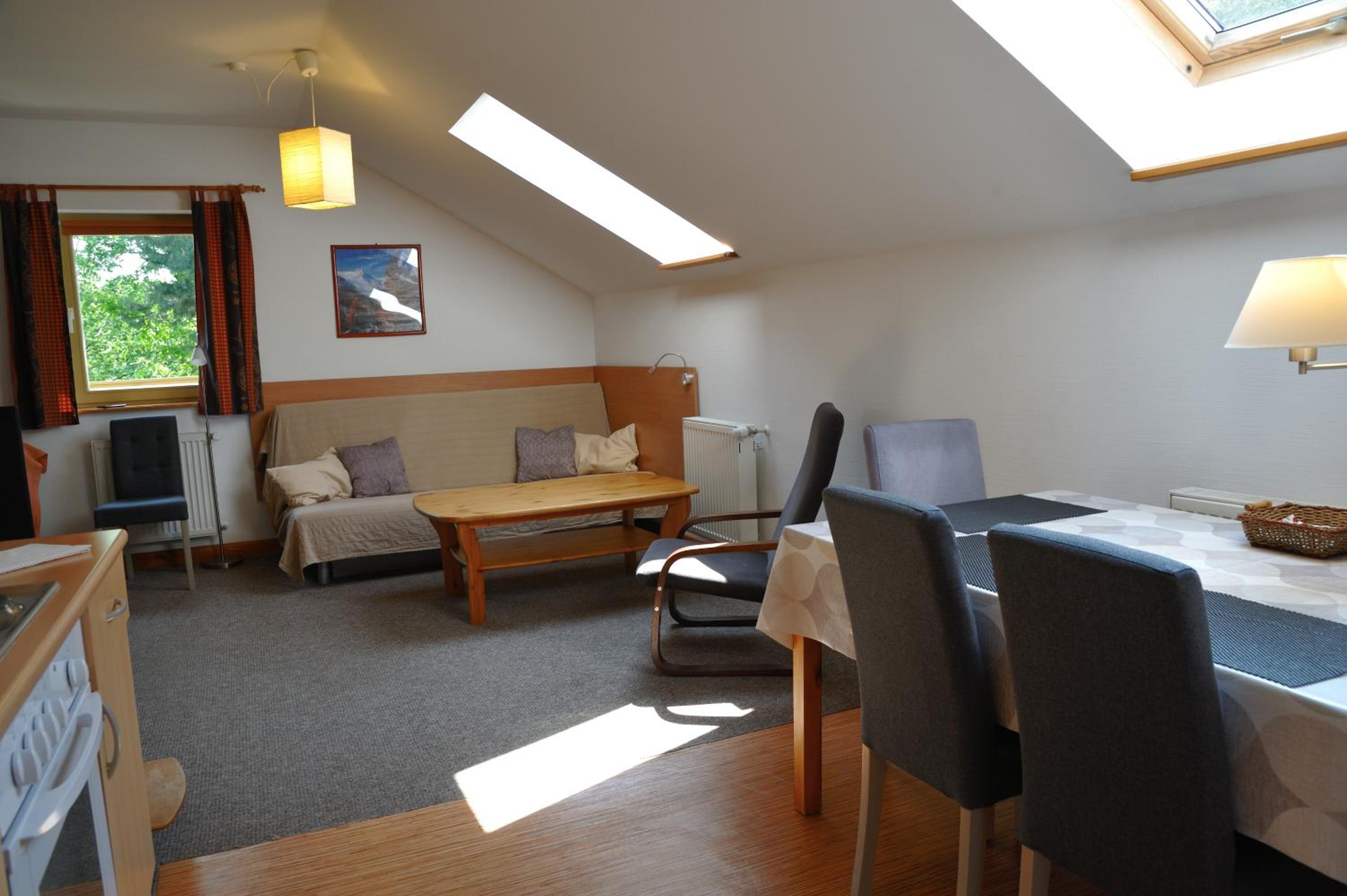 Apartment with Balcony - Photo 4