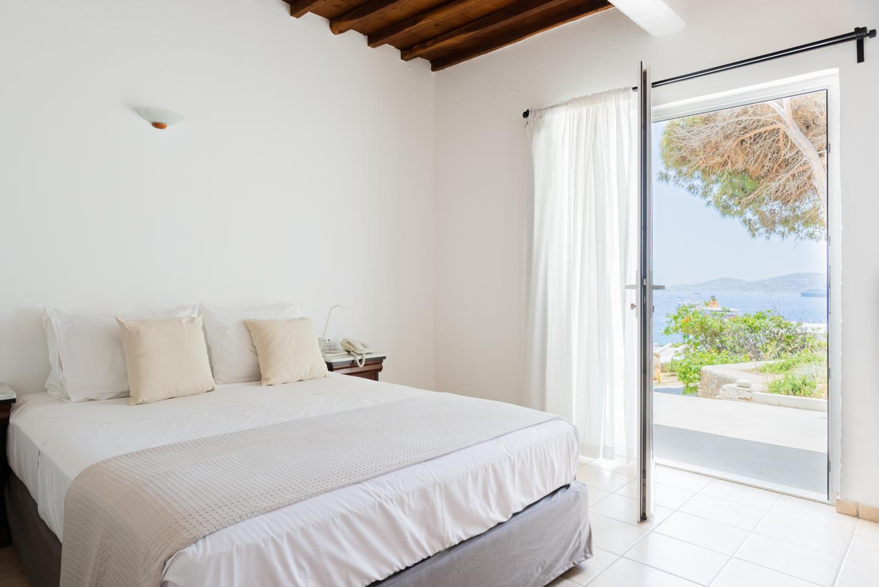 Standard Double or Twin Room with Sea View photo 3