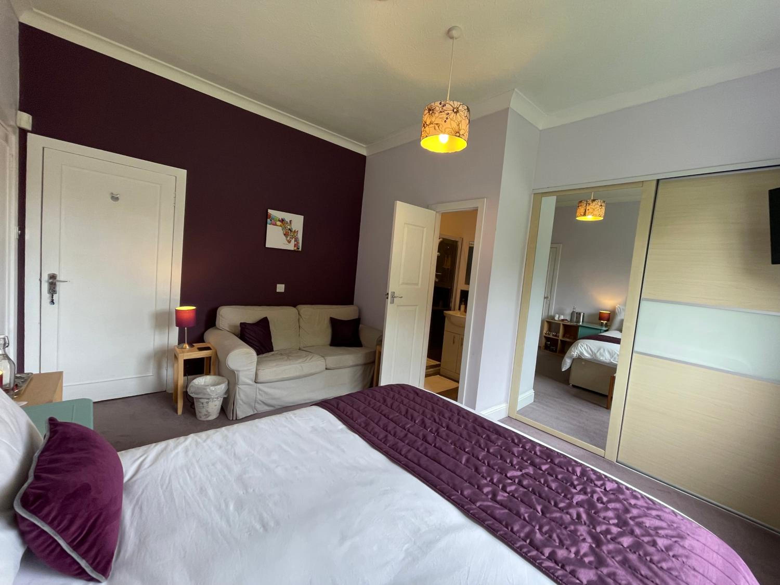 King Room with Private Bathroom photo 3