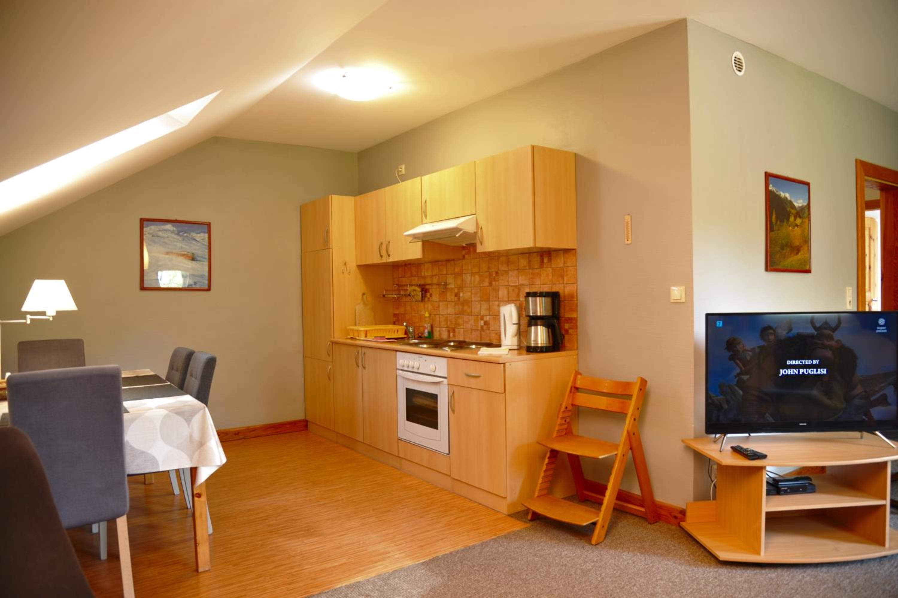 Apartment with Balcony - Photo 7