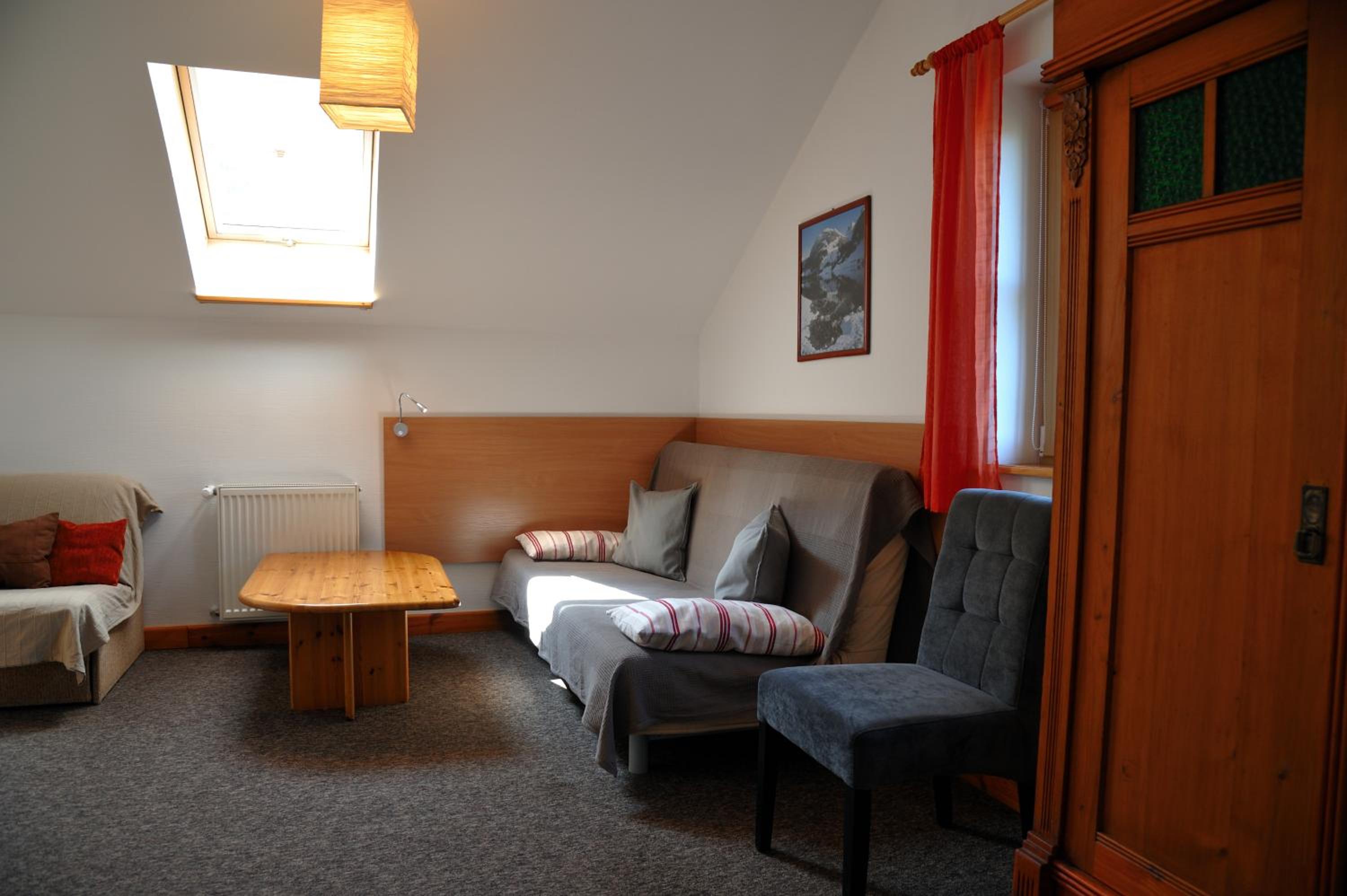 Apartment with Balcony - Photo 8