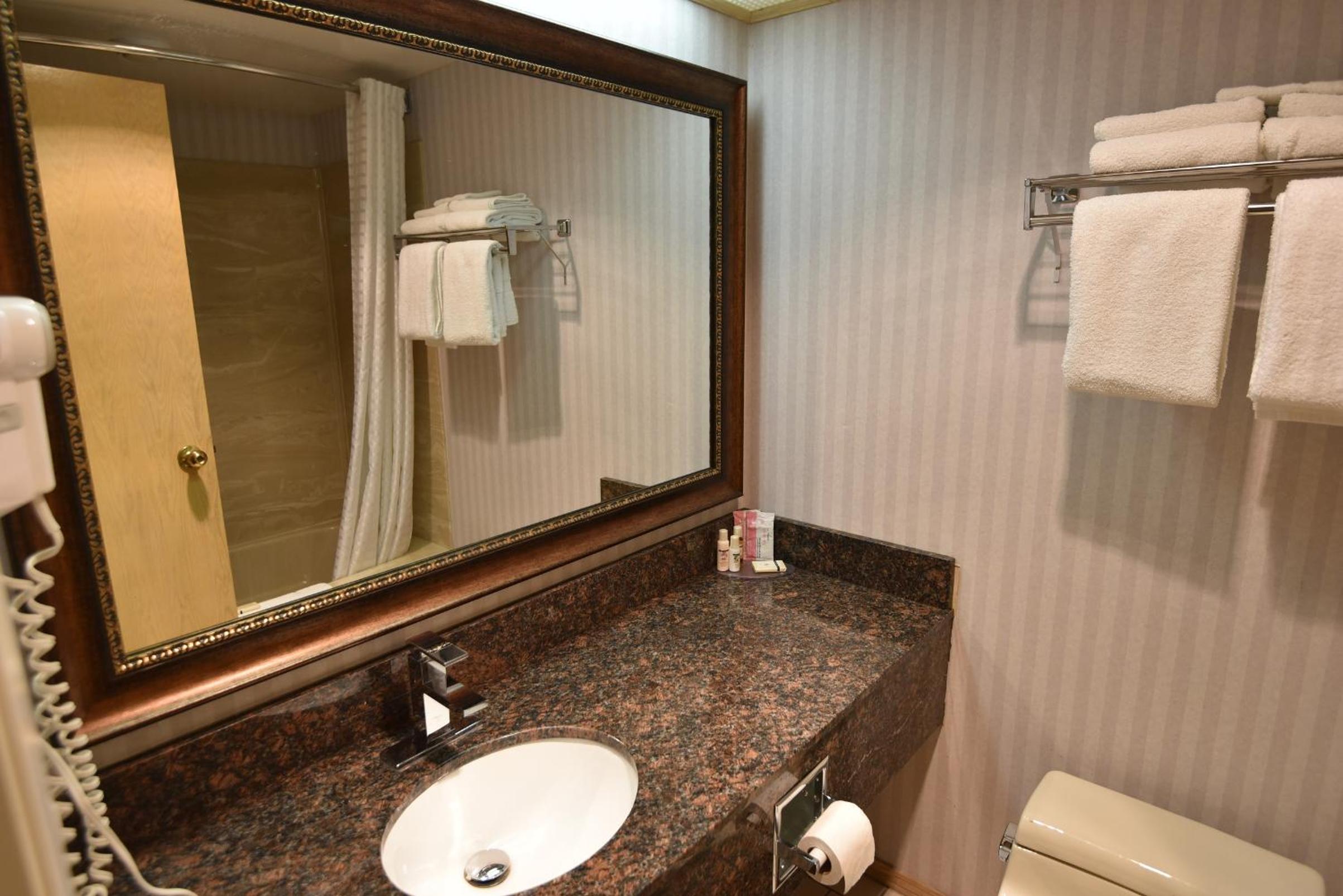 King Room - Non-Smoking - Photo 2