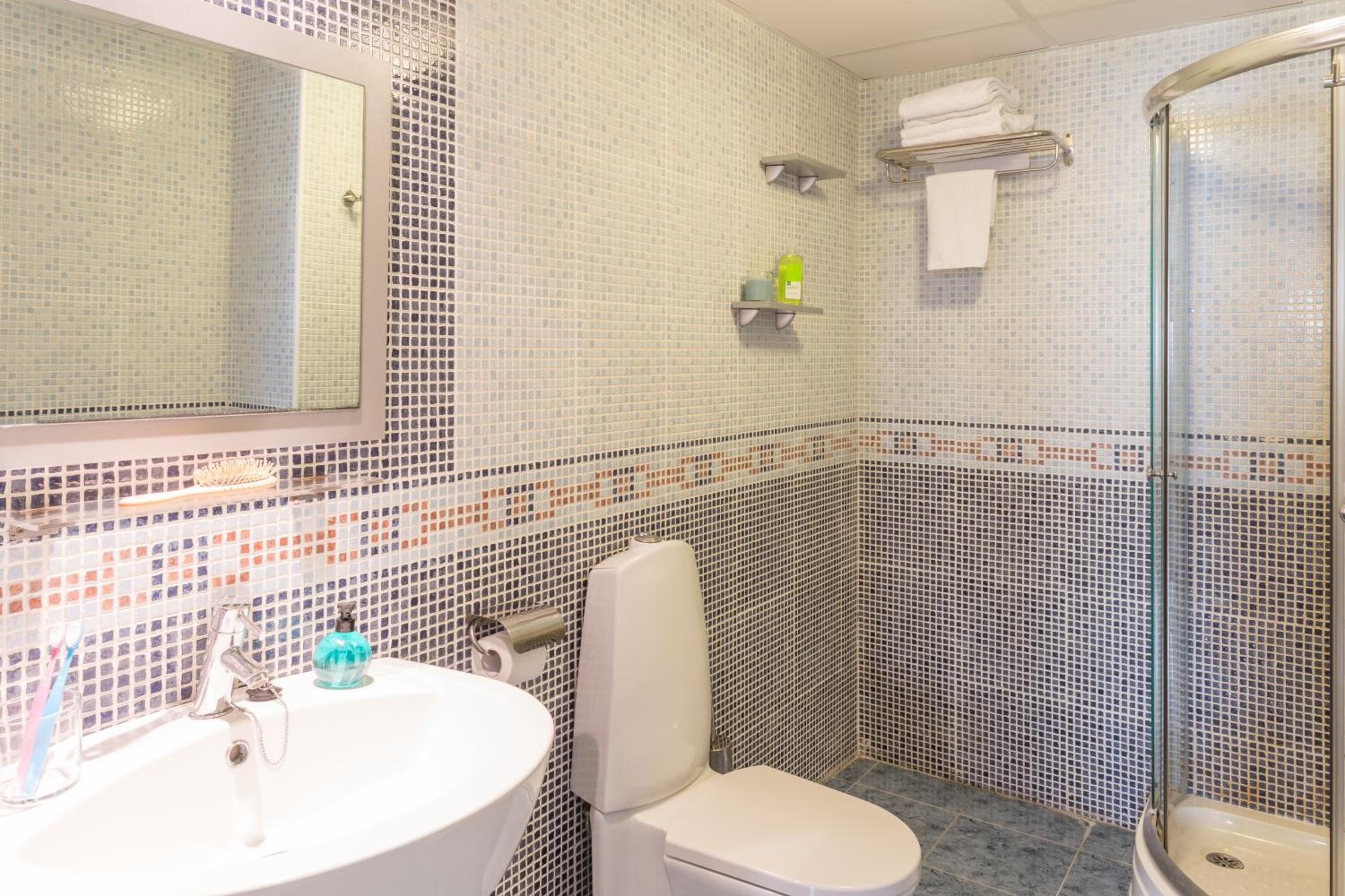 Two-Bedroom Apartment (2-6 Adults) photo 2