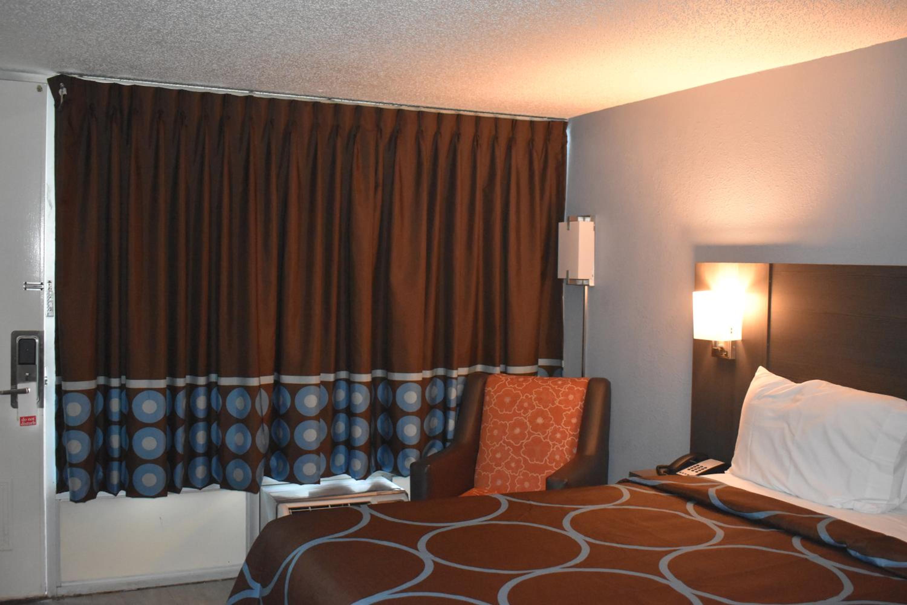 King Room - Non-Smoking - Photo 3