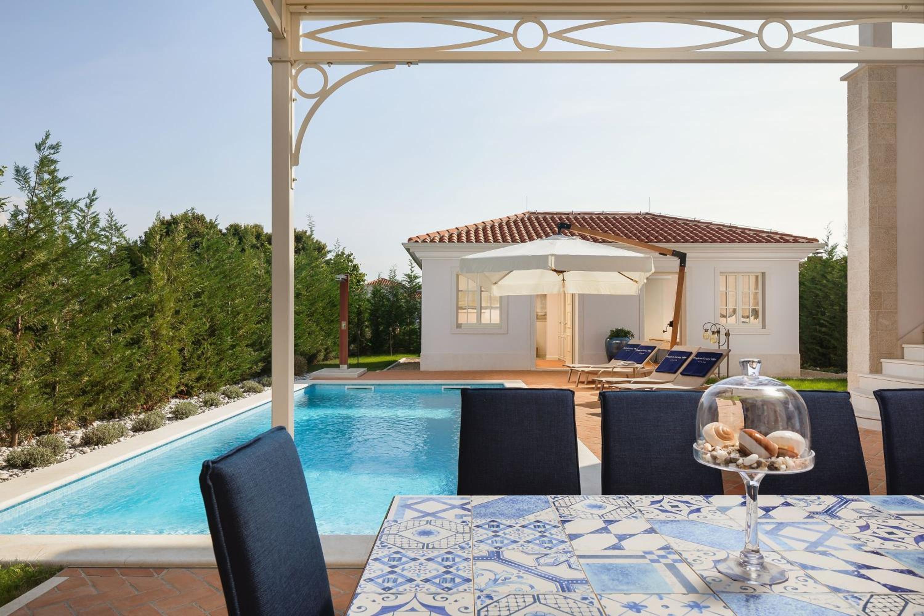 Four-Bedroom Villa photo 2