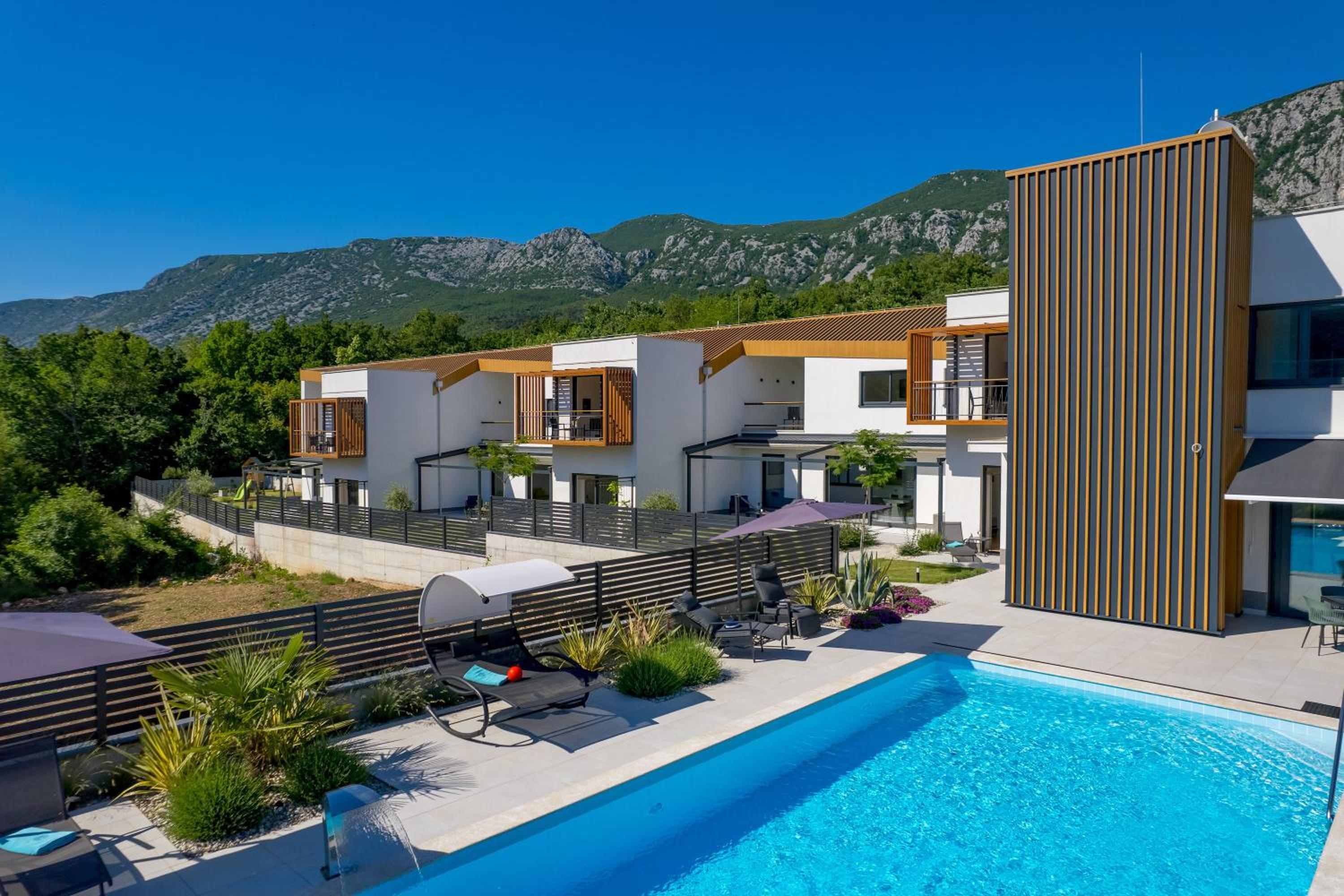 Nine-Bedroom Villa photo 3