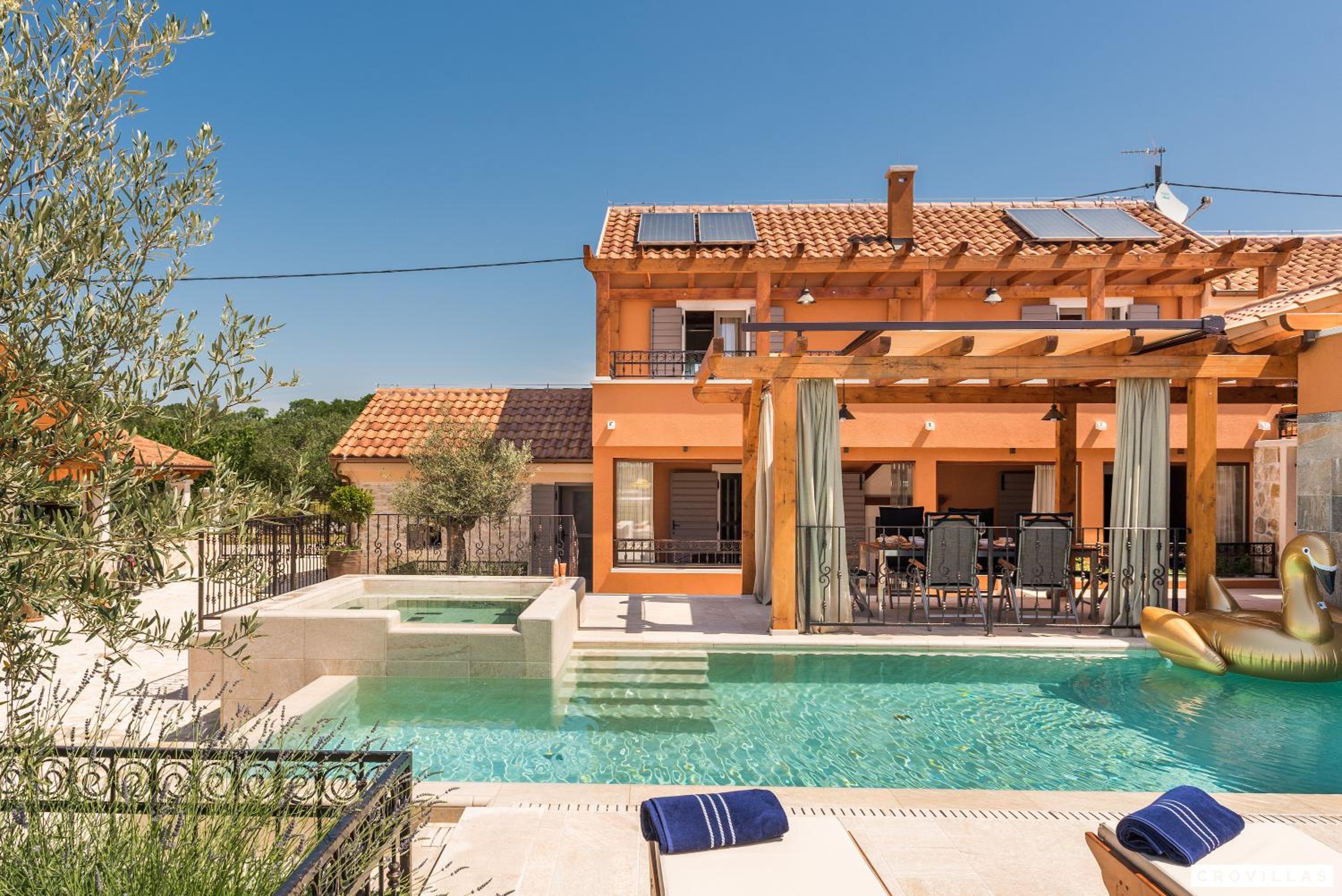 Five-Bedroom Villa photo 3