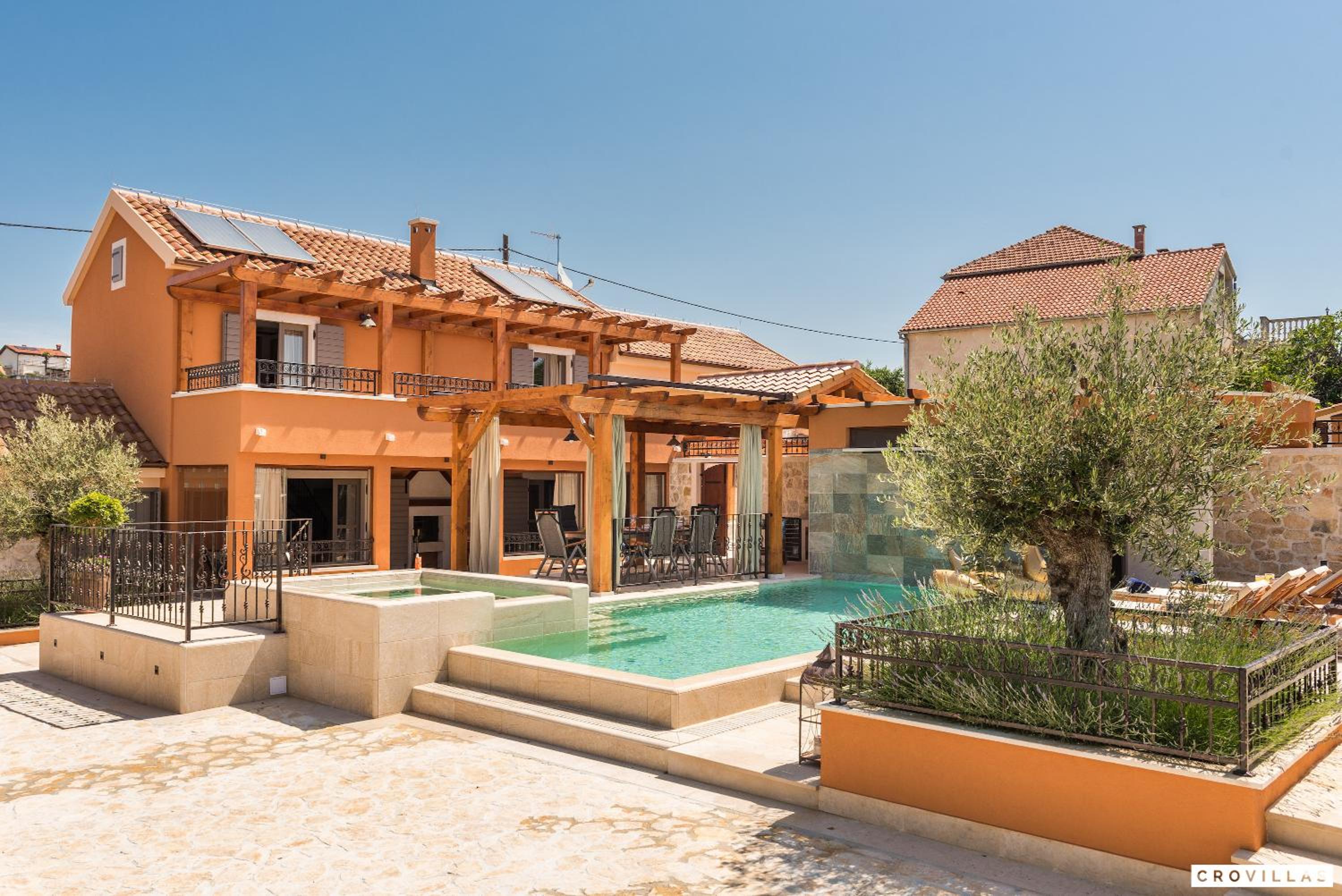 Five-Bedroom Villa photo 2