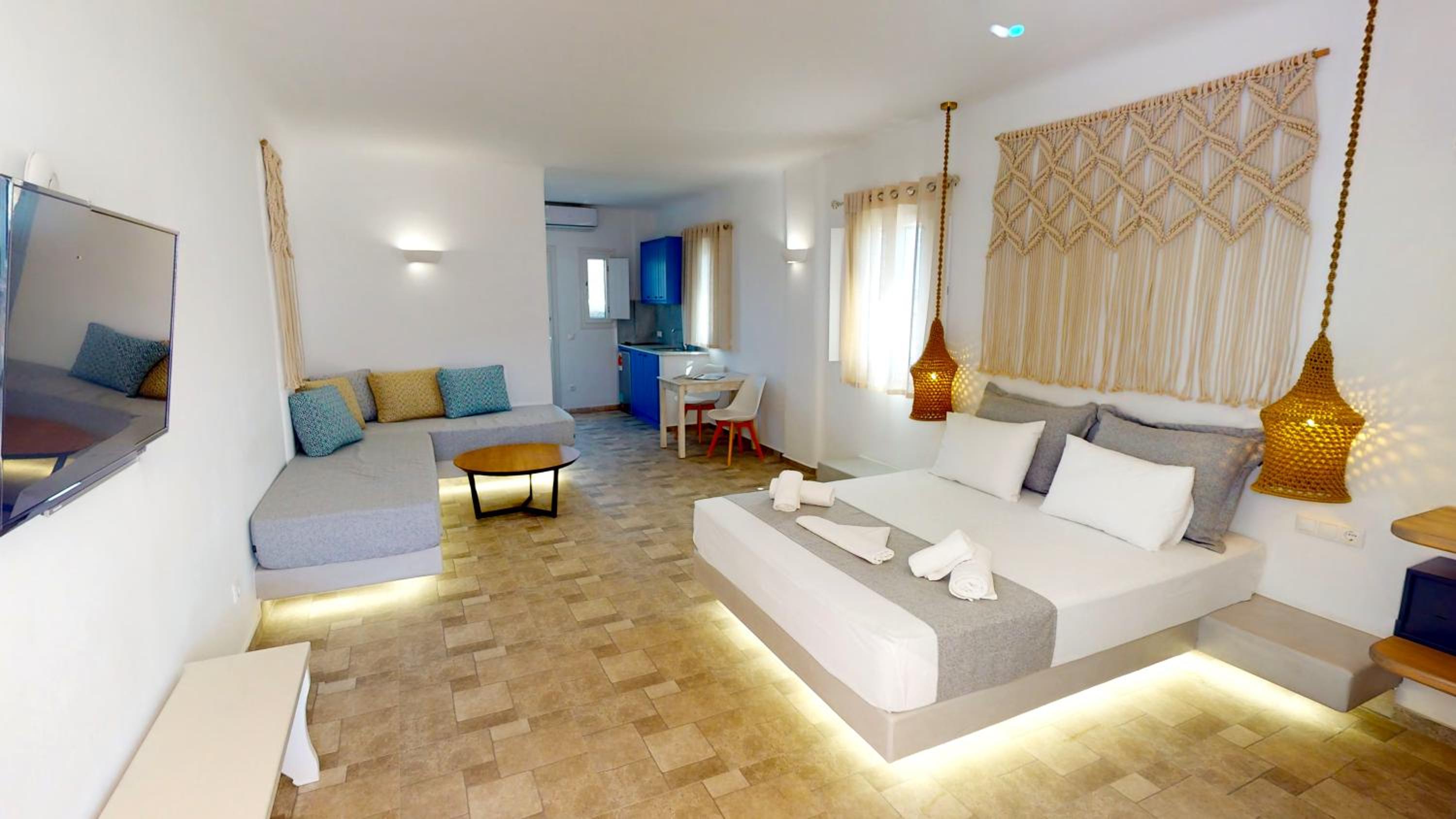Suite with Pool View photo 1