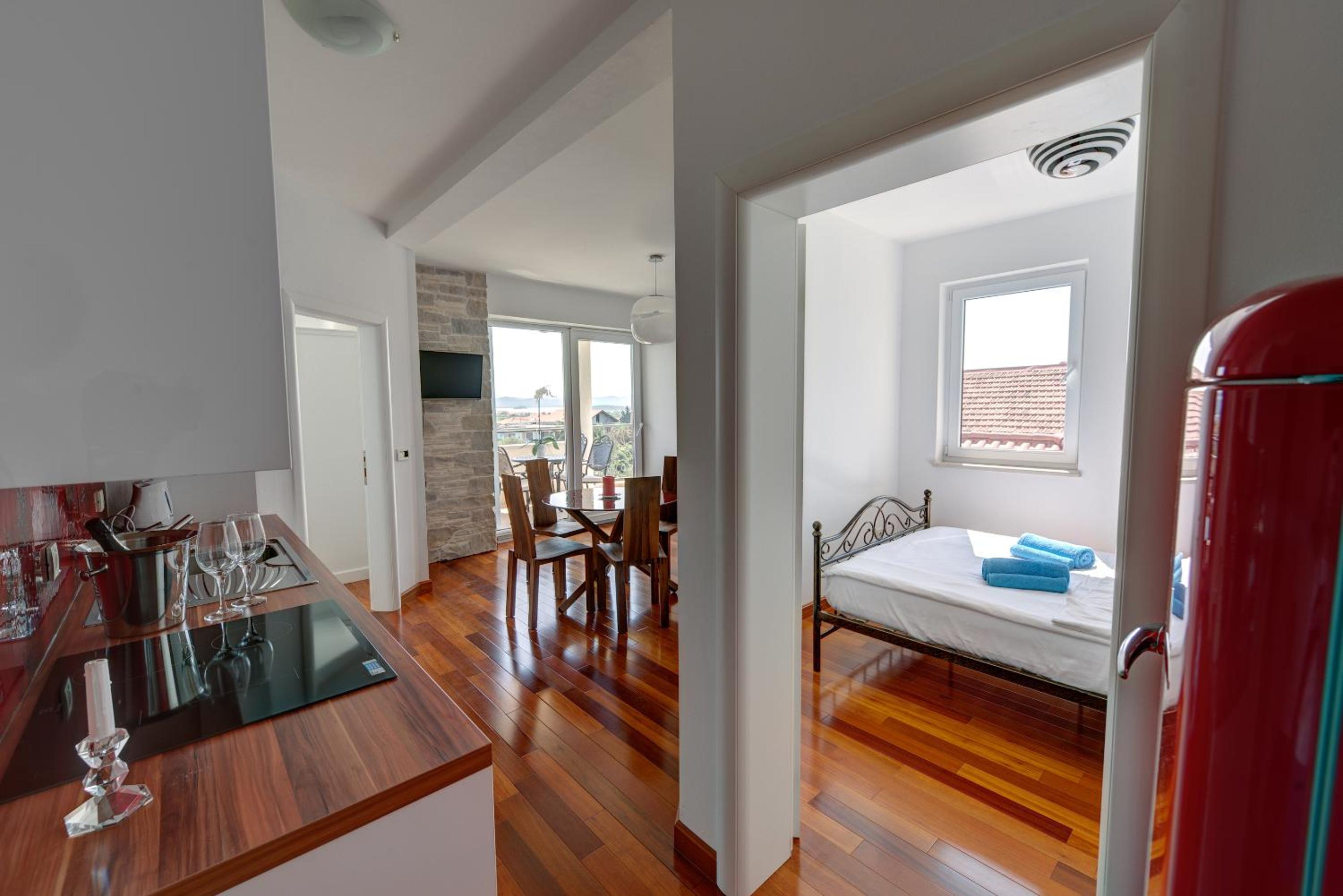 Eleven-Bedroom villa photo 1