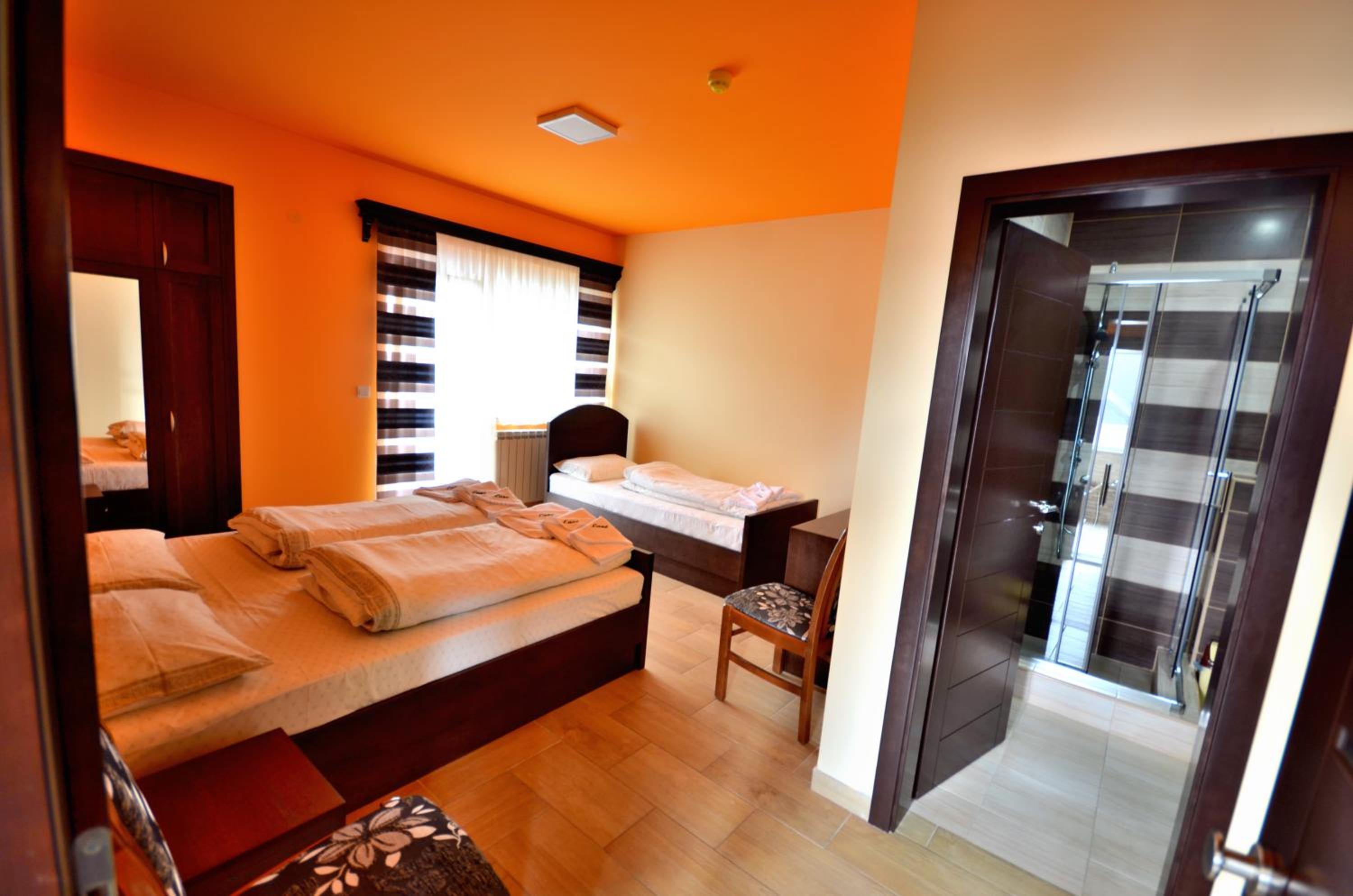 Twin Room - Photo 4
