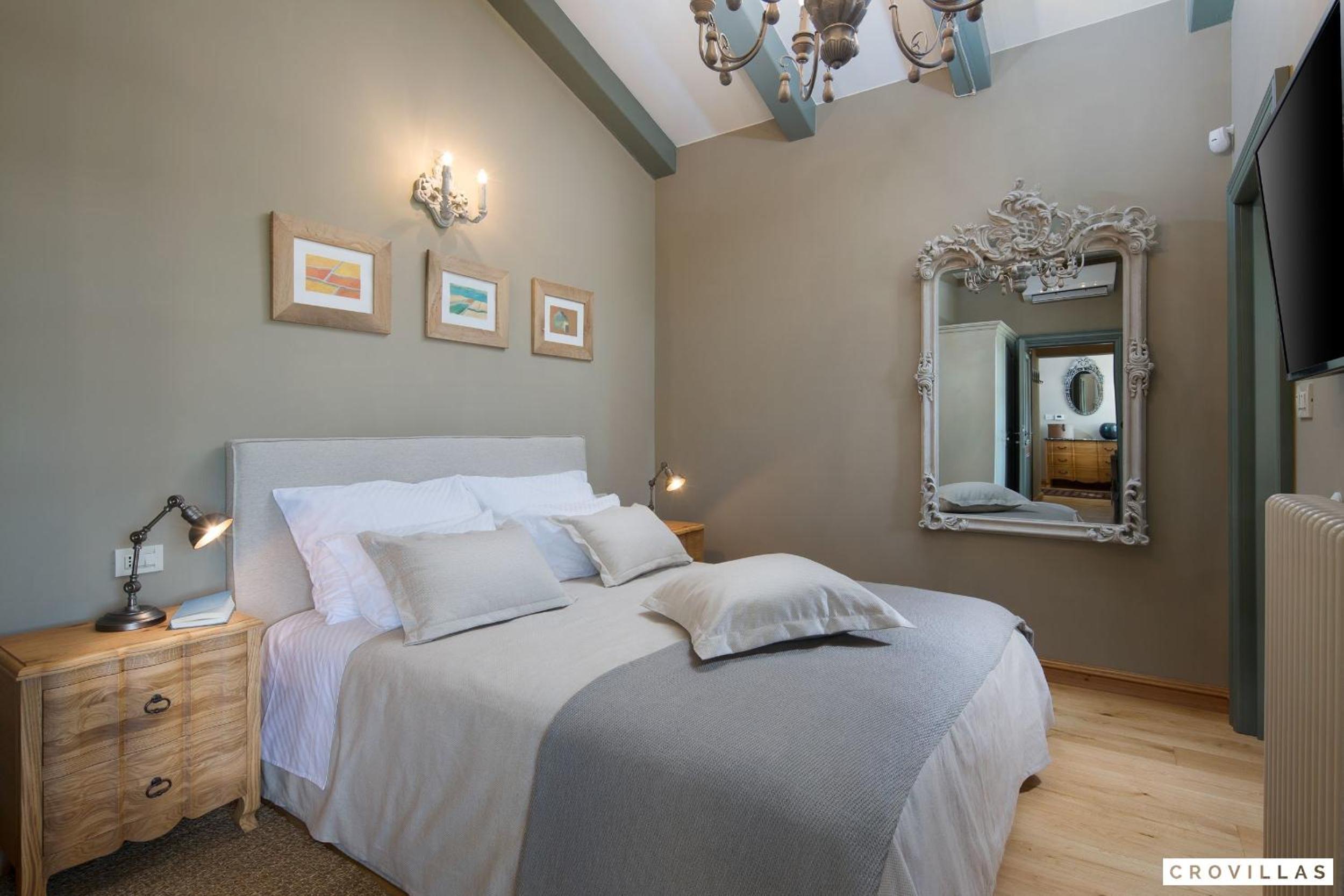Five-Bedroom Villa photo 2
