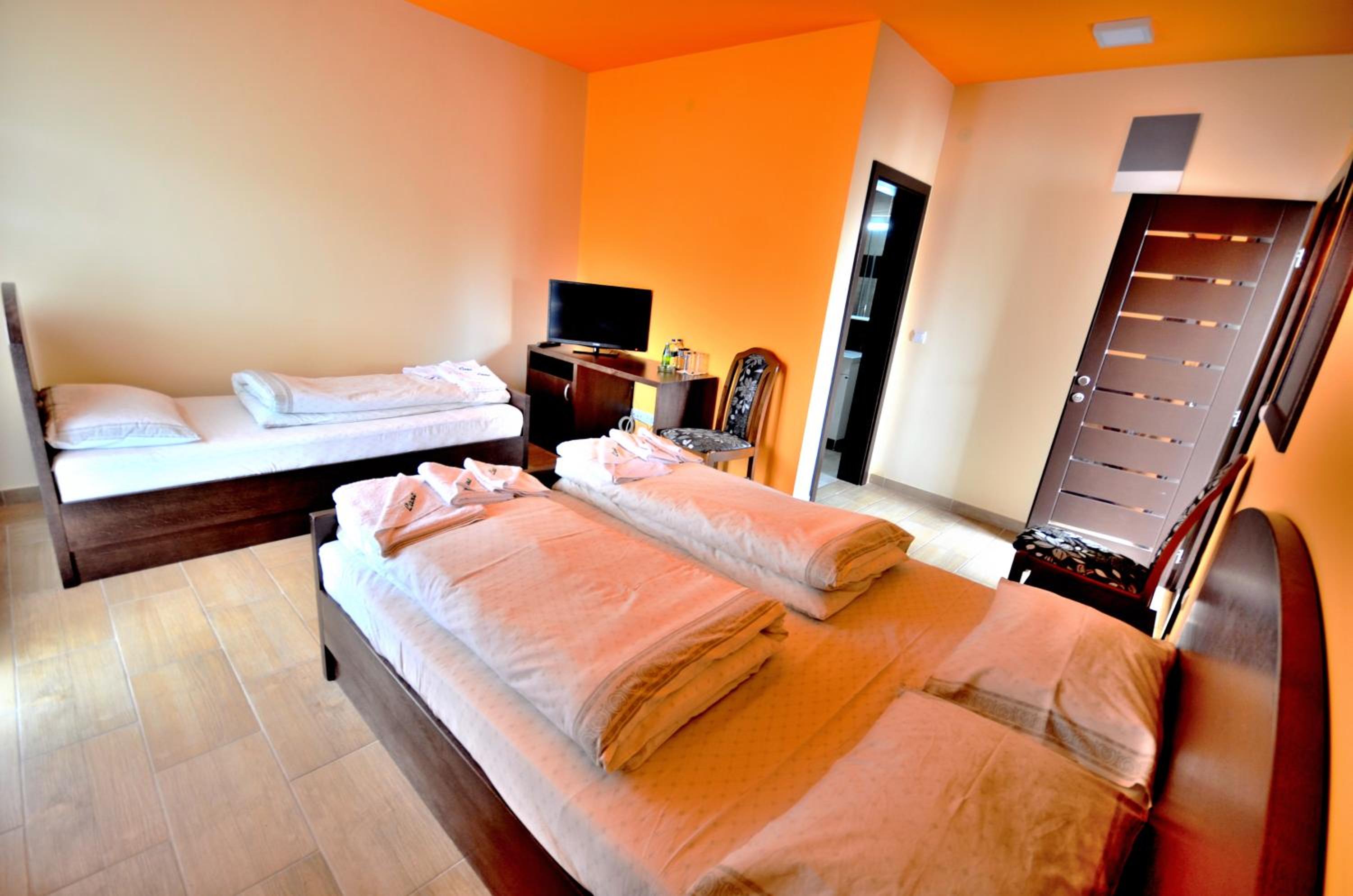 Classic Triple Room - Photo 6