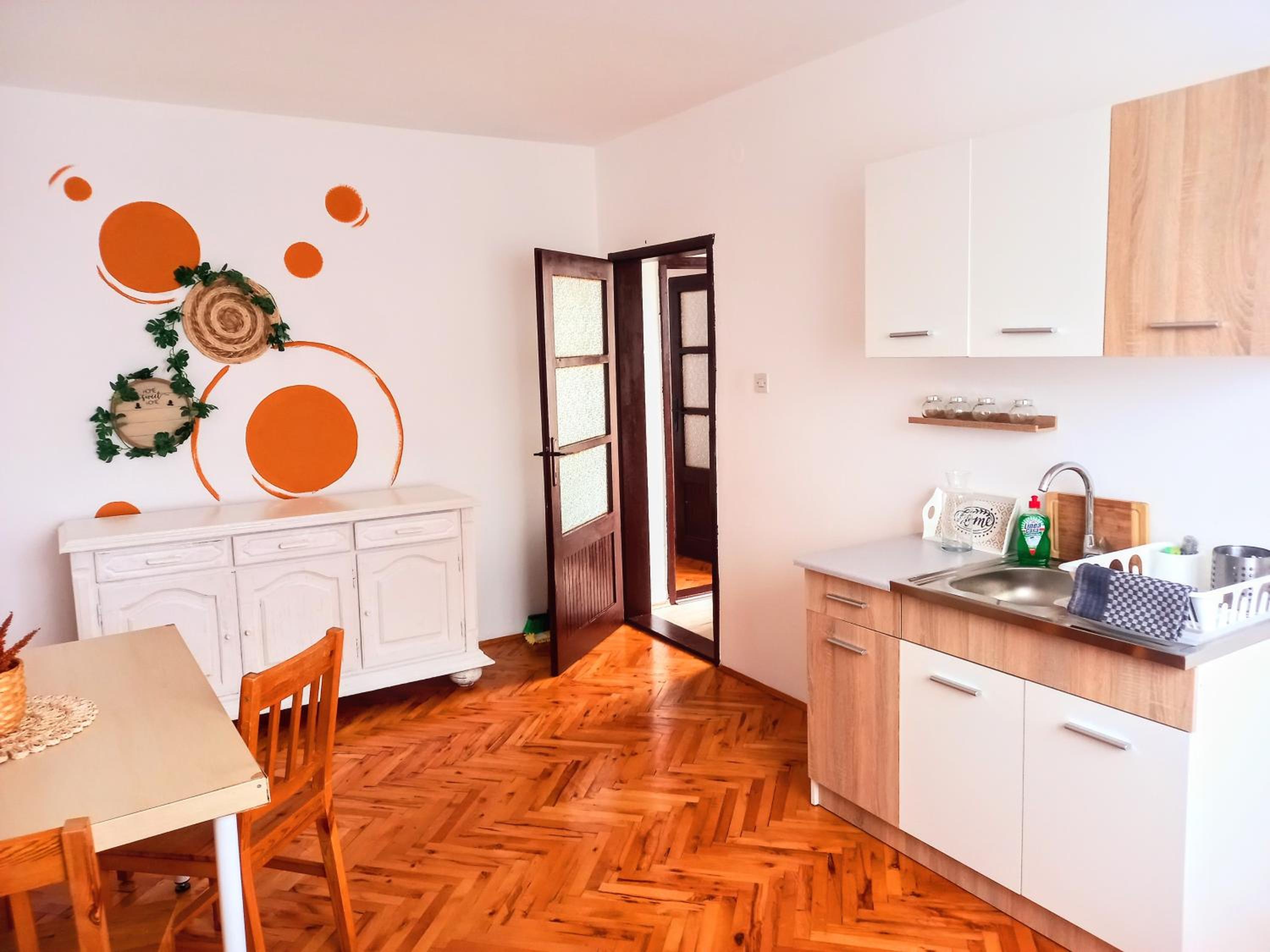 One-Bedroom Apartment photo 2