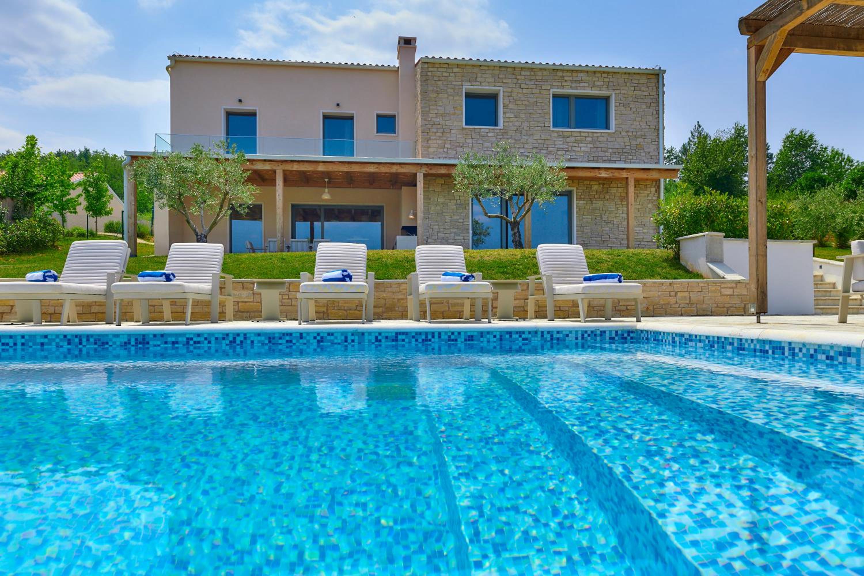 Four-Bedroom Villa photo 3