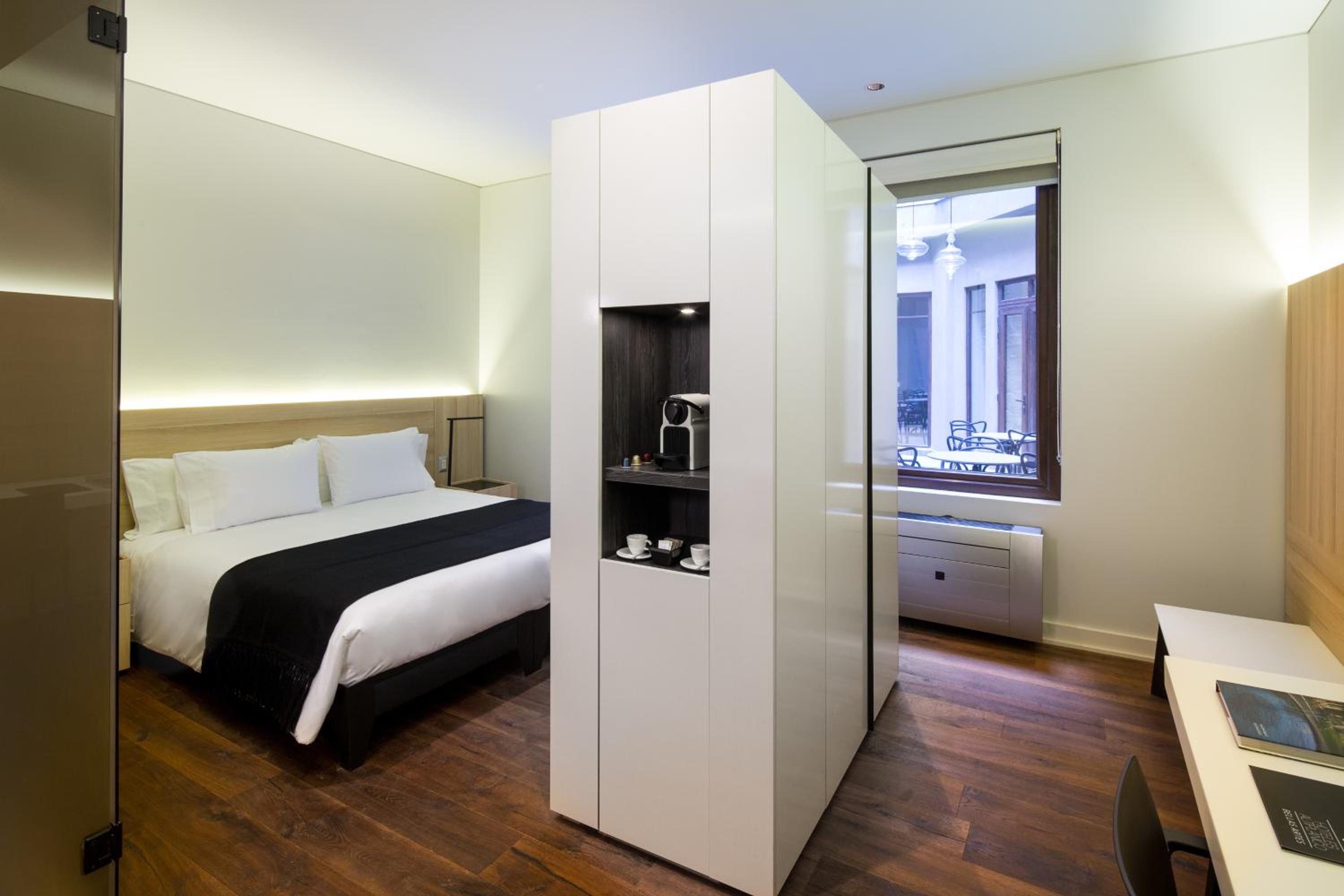 Superior Double or Twin Room with Interior View photo 1