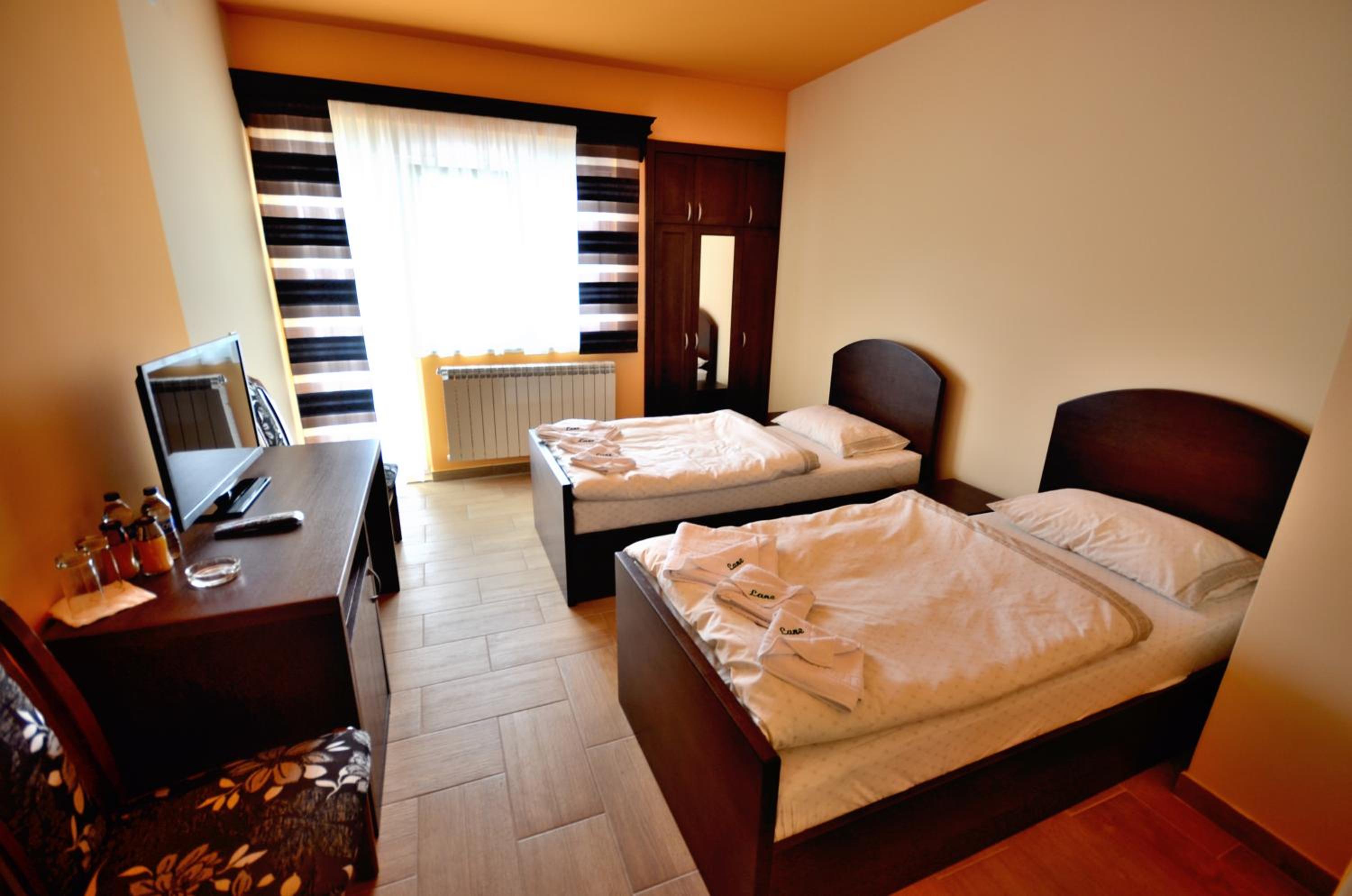 Twin Room - Photo 3