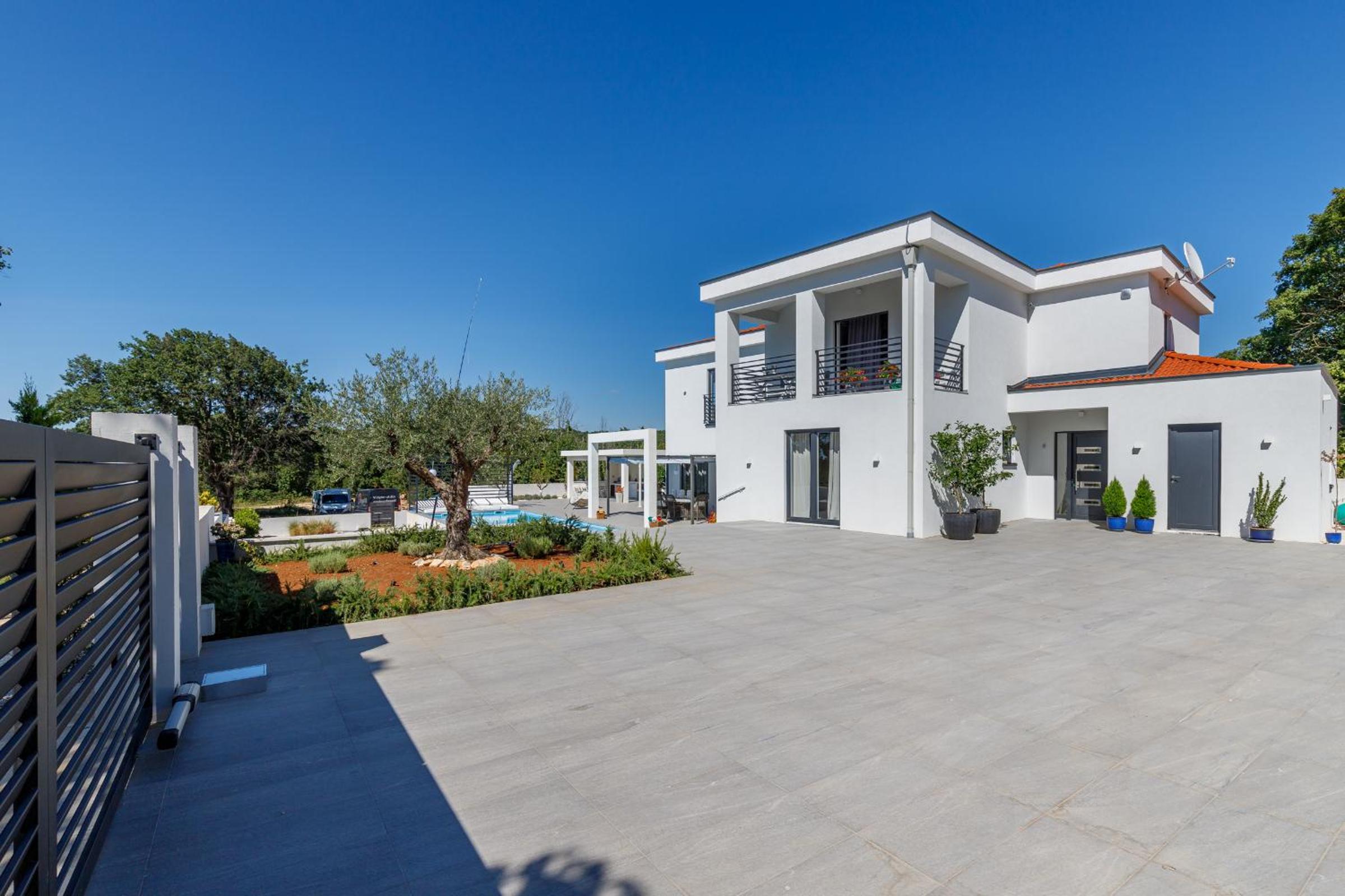 Four-Bedroom Villa photo 2