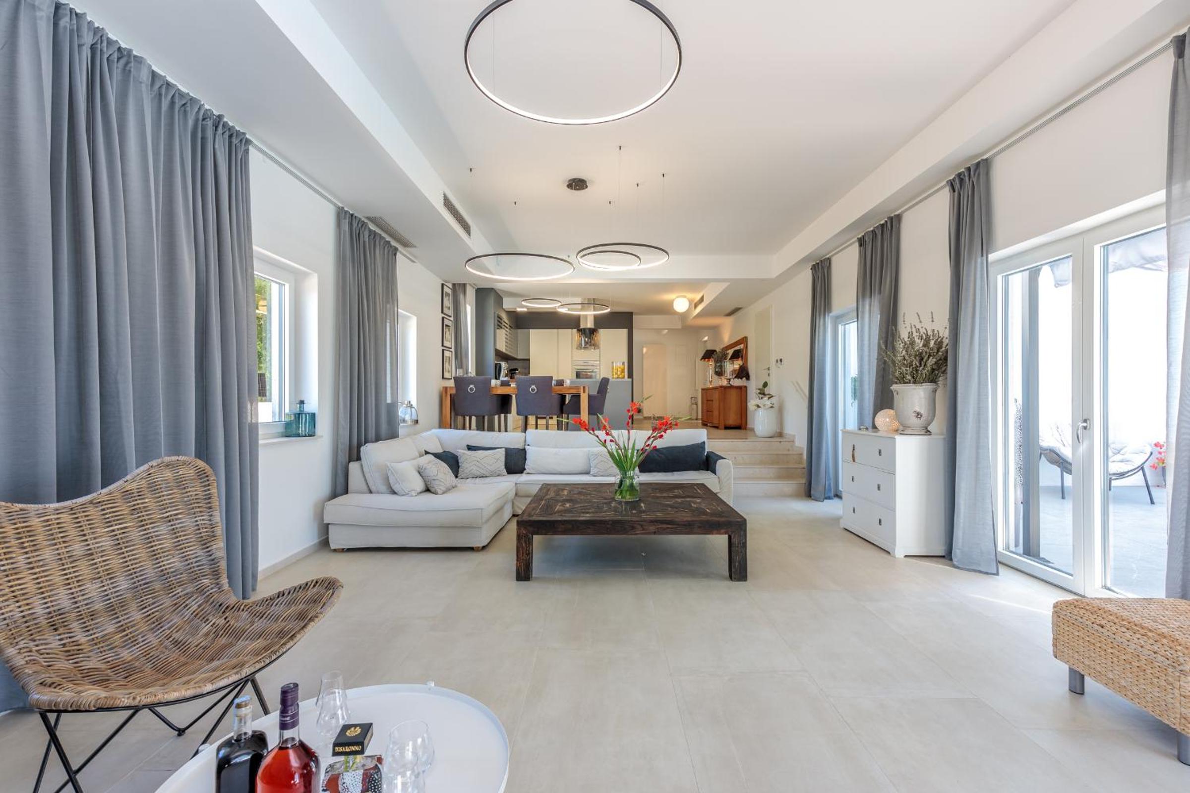 Four-Bedroom Villa photo 1