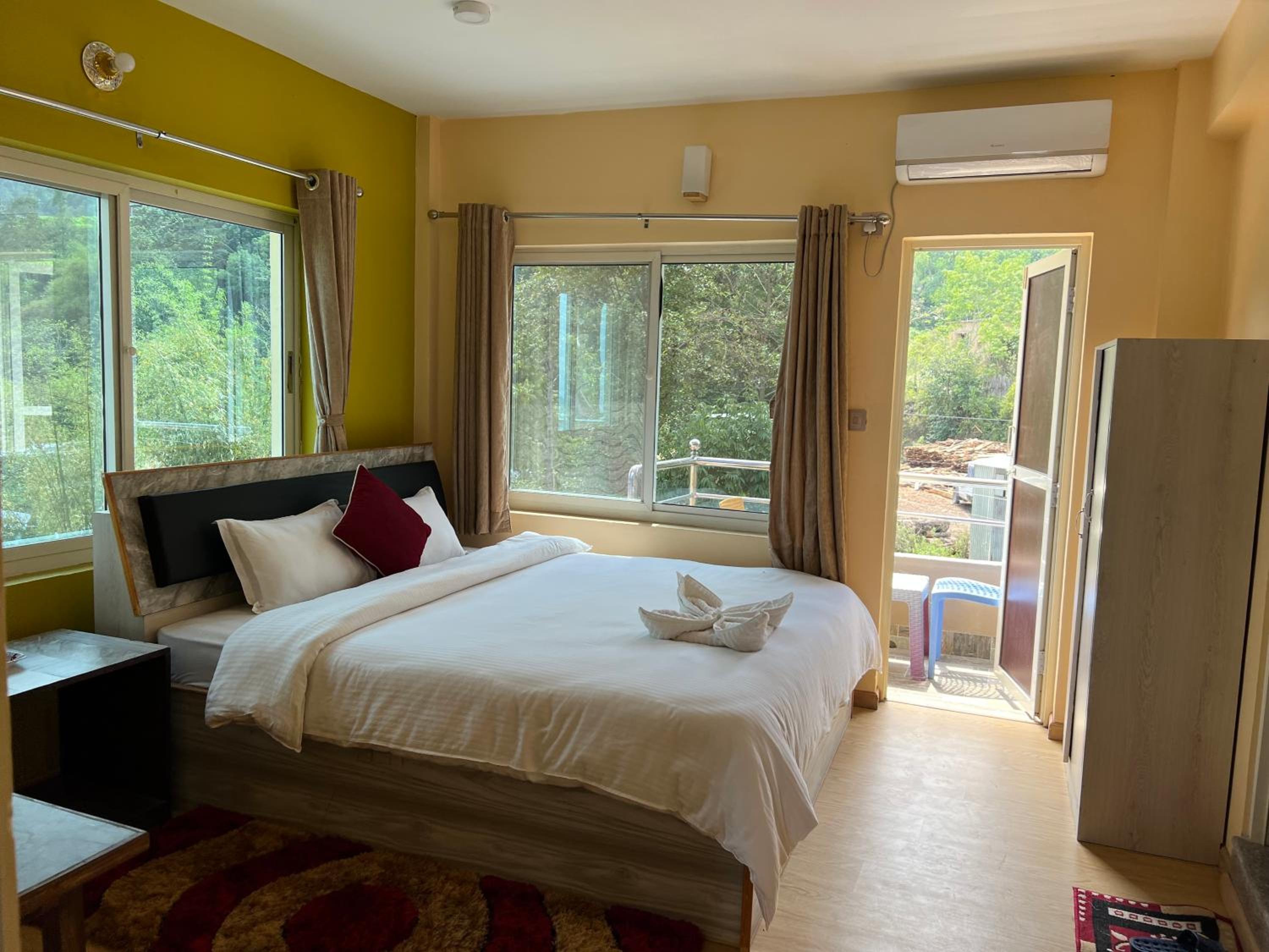 King Room with Balcony photo 1