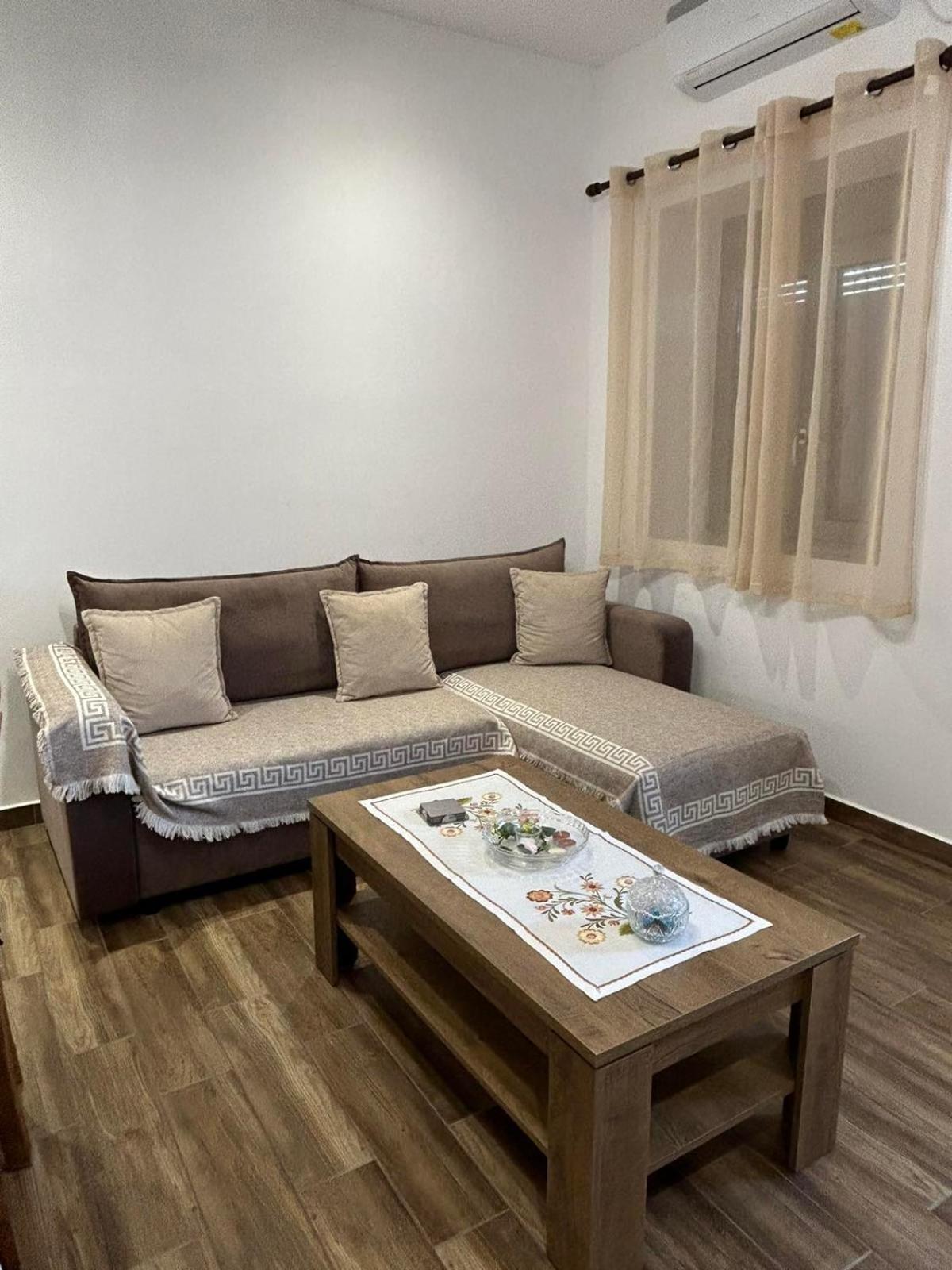 One-Bedroom House - Photo 7