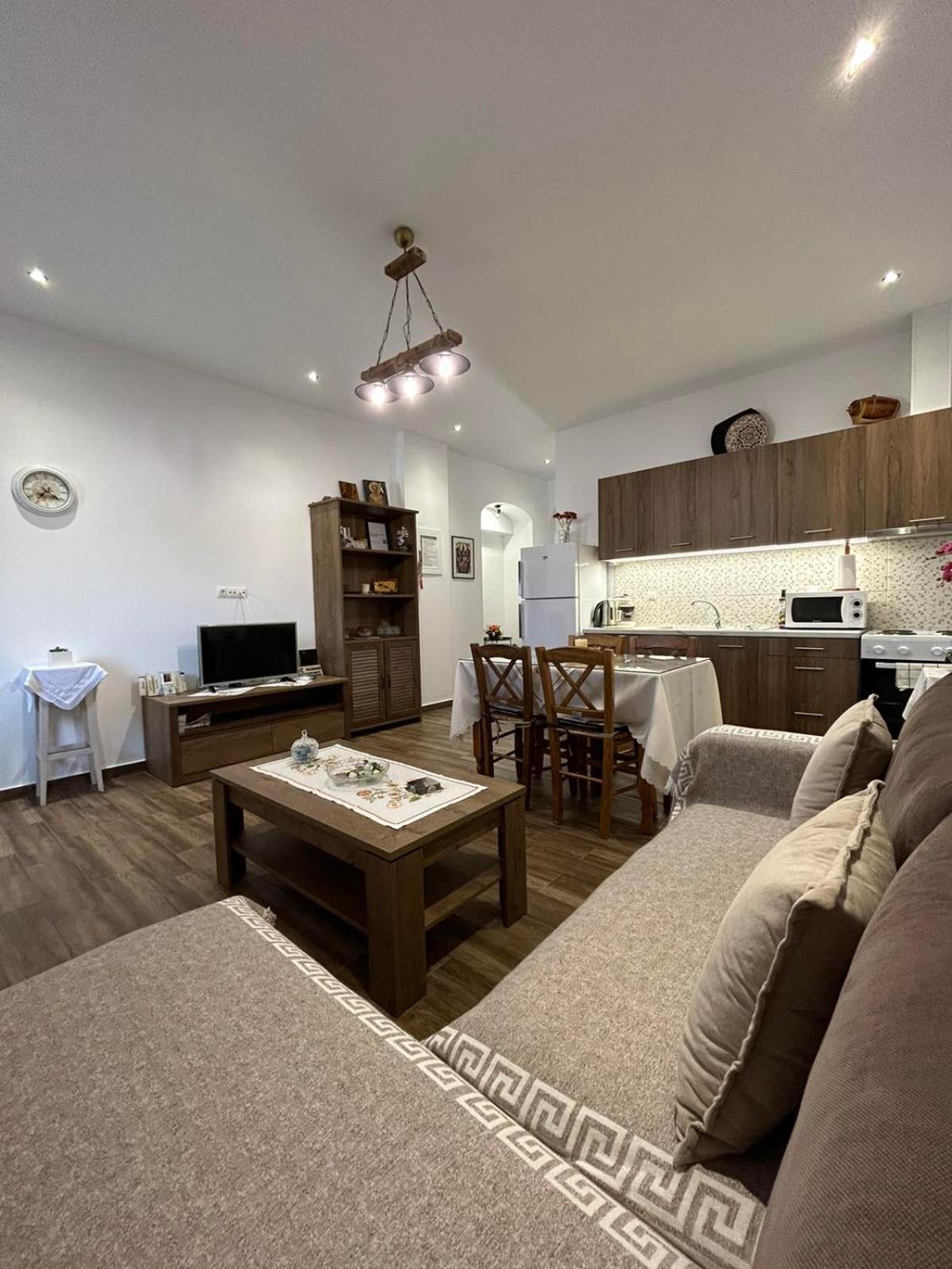 One-Bedroom House - Photo 4