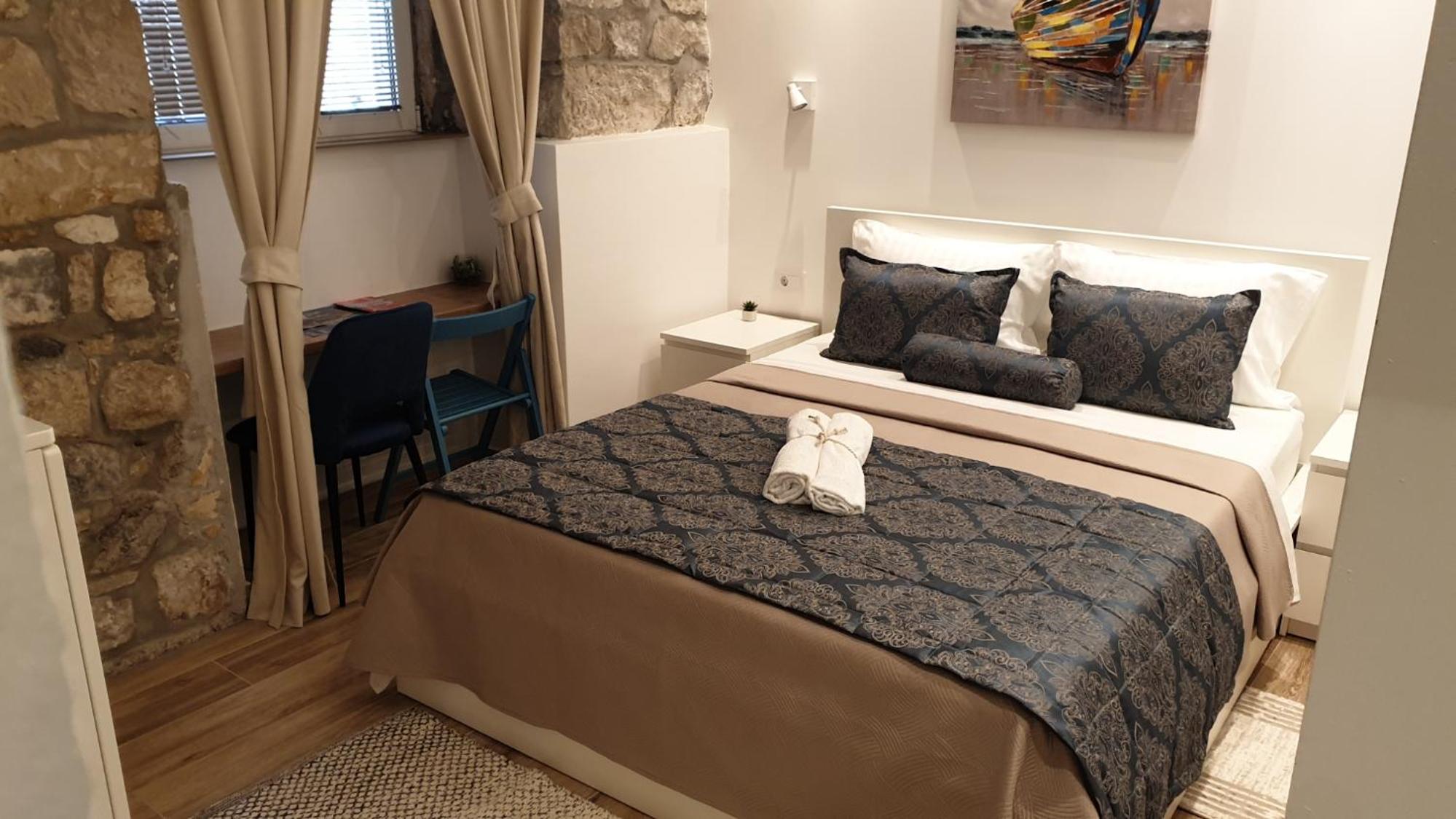 Queen Room photo 1