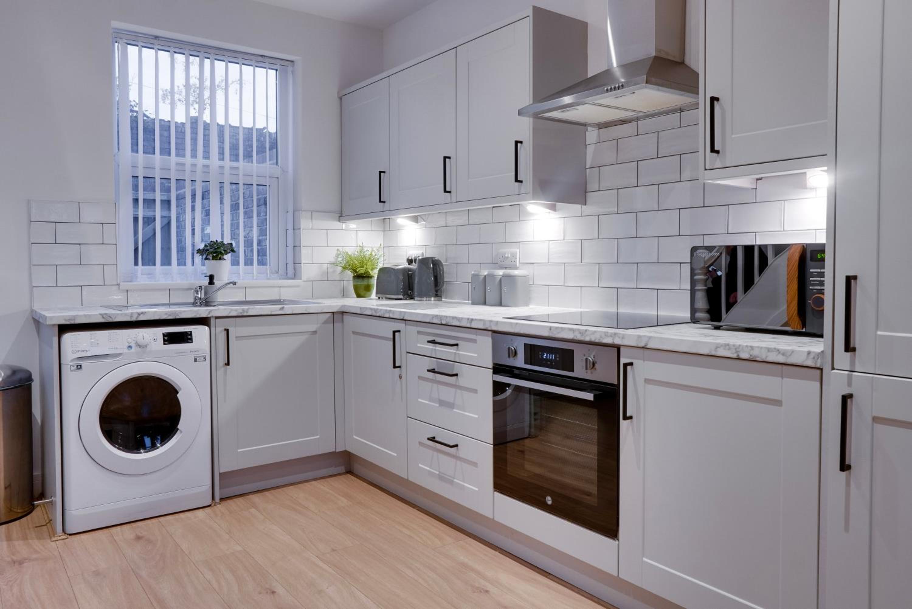 Two-Bedroom House - Photo 11
