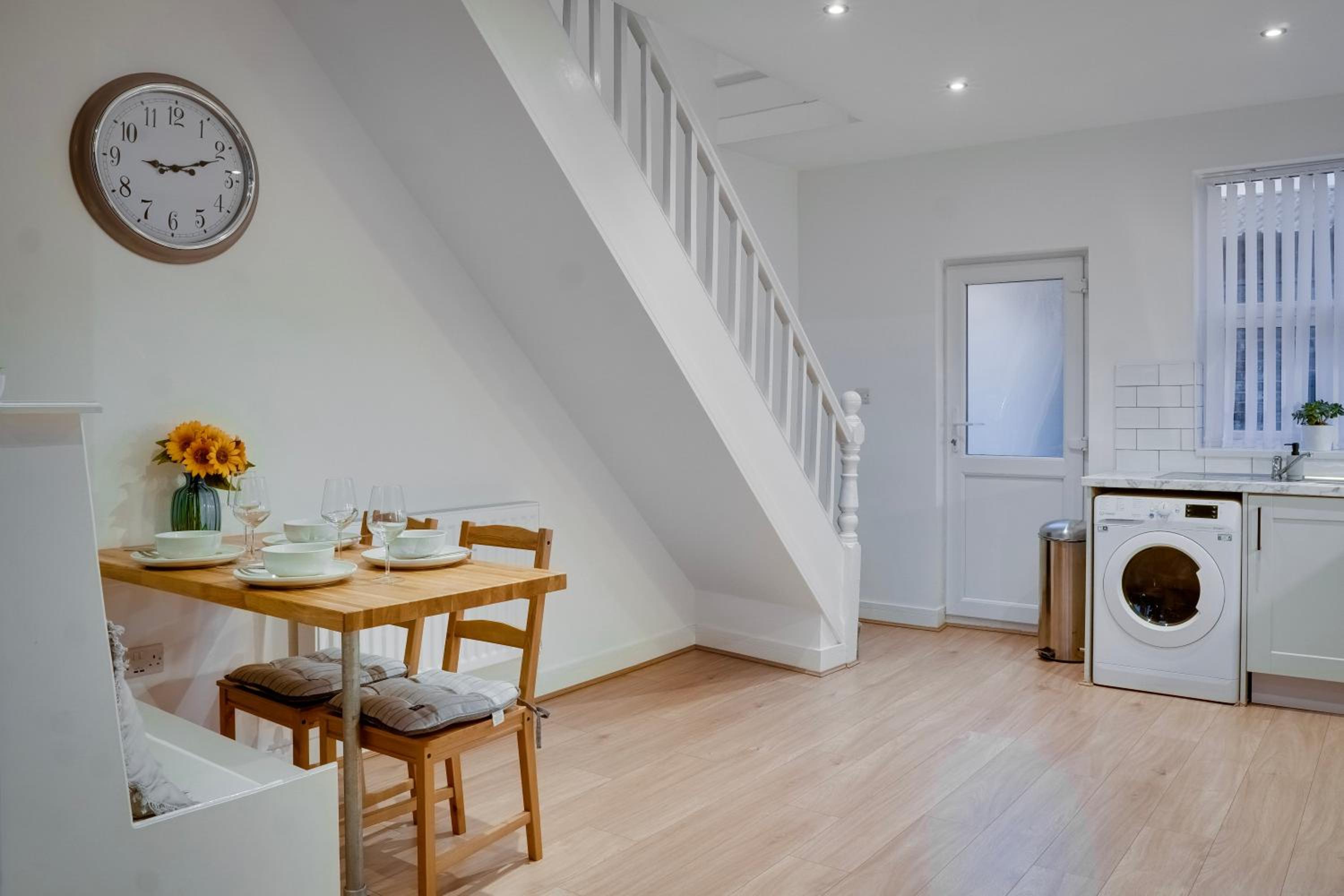 Two-Bedroom House - Photo 12