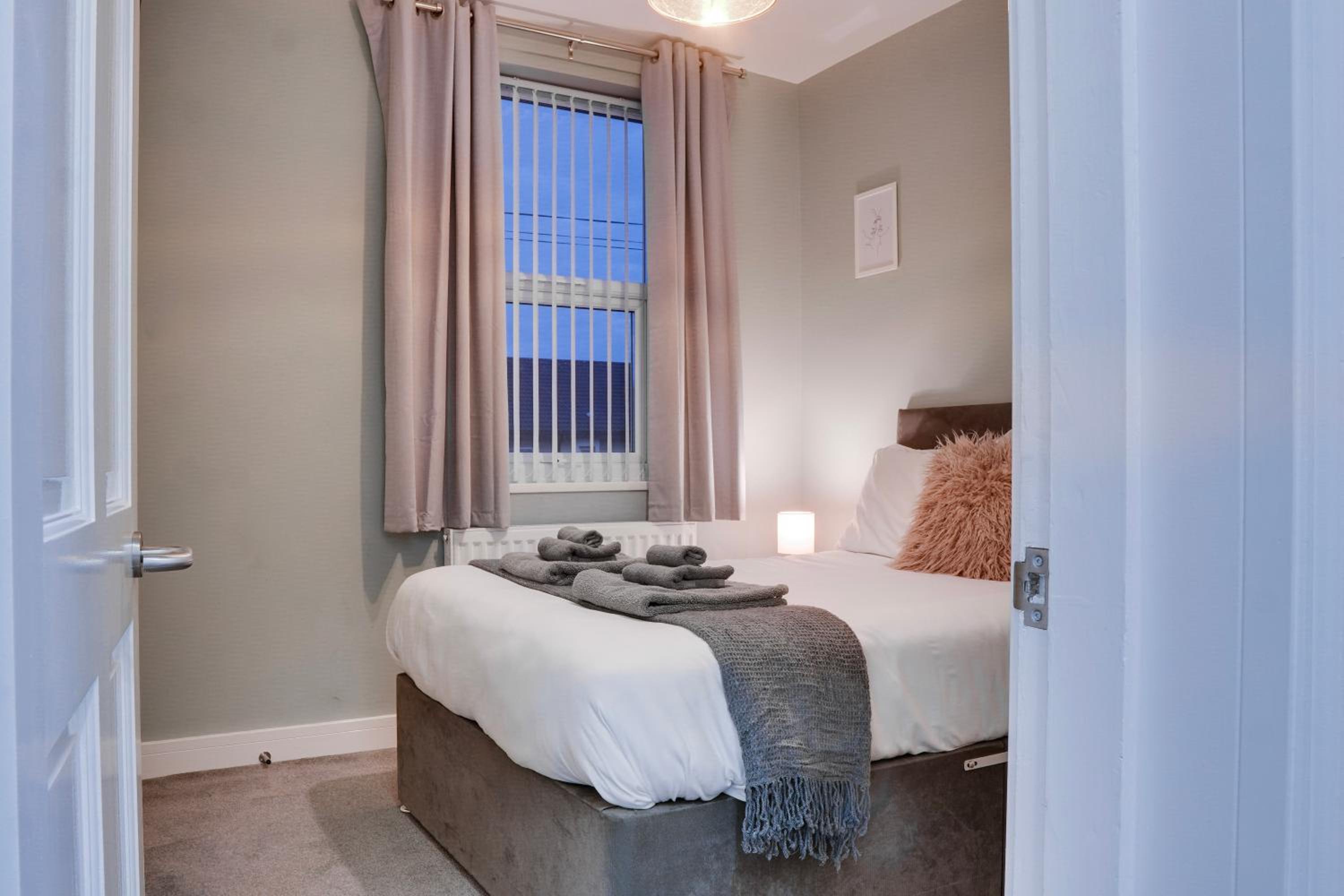 Two-Bedroom House - Photo 30