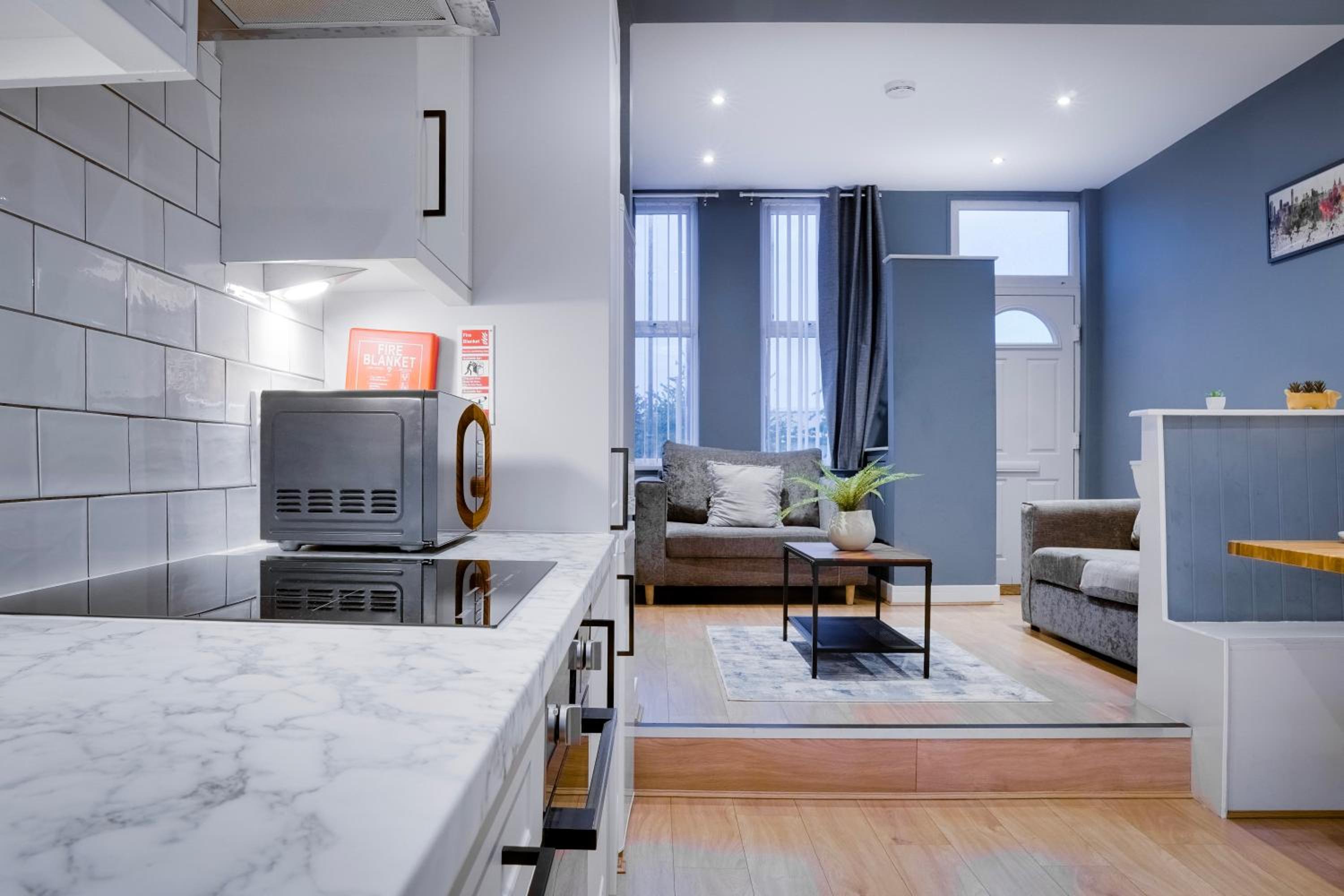 Two-Bedroom House - Photo 32