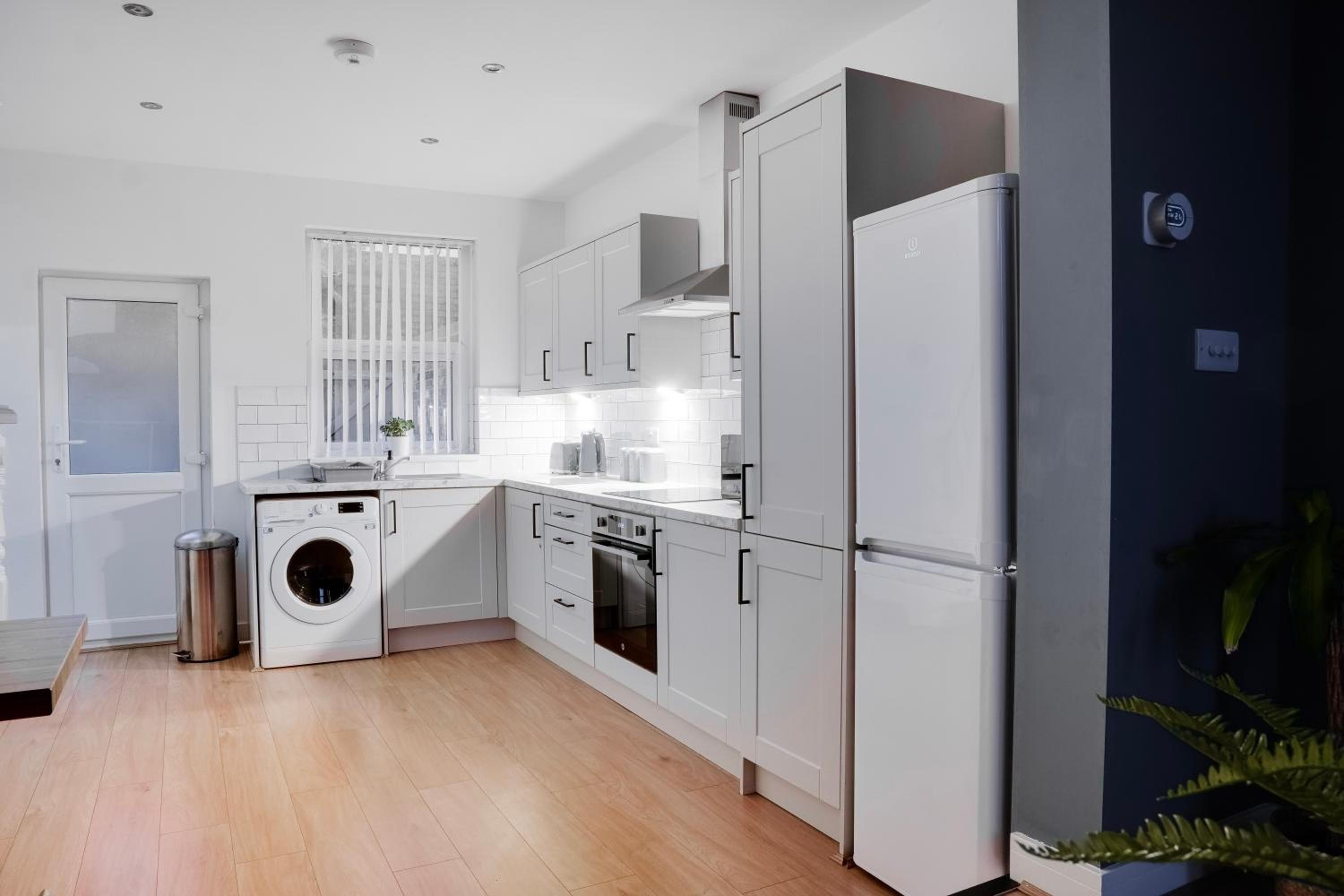 Two-Bedroom House - Photo 19