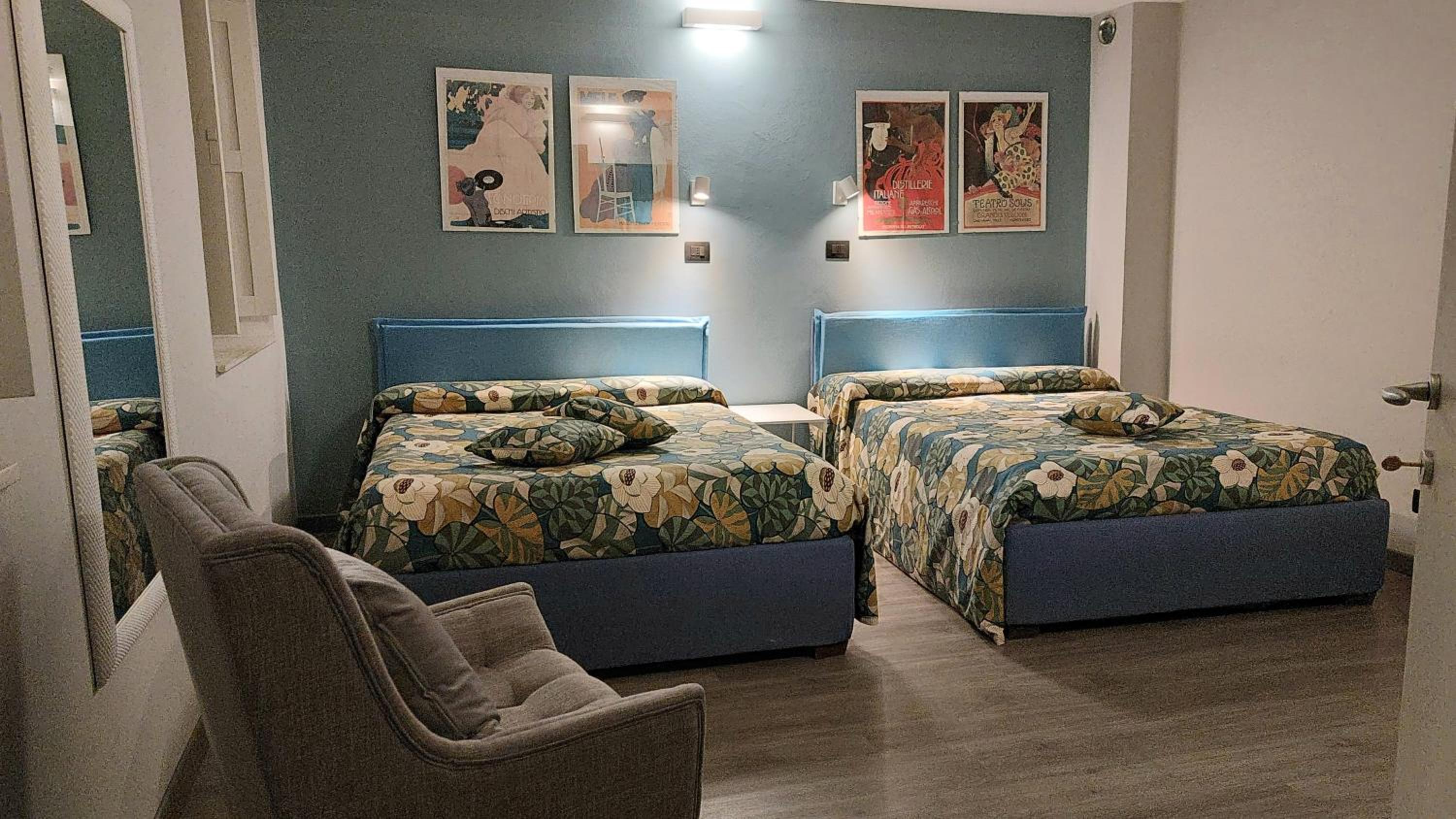 Quadruple Room with Private Bathroom - Photo 1