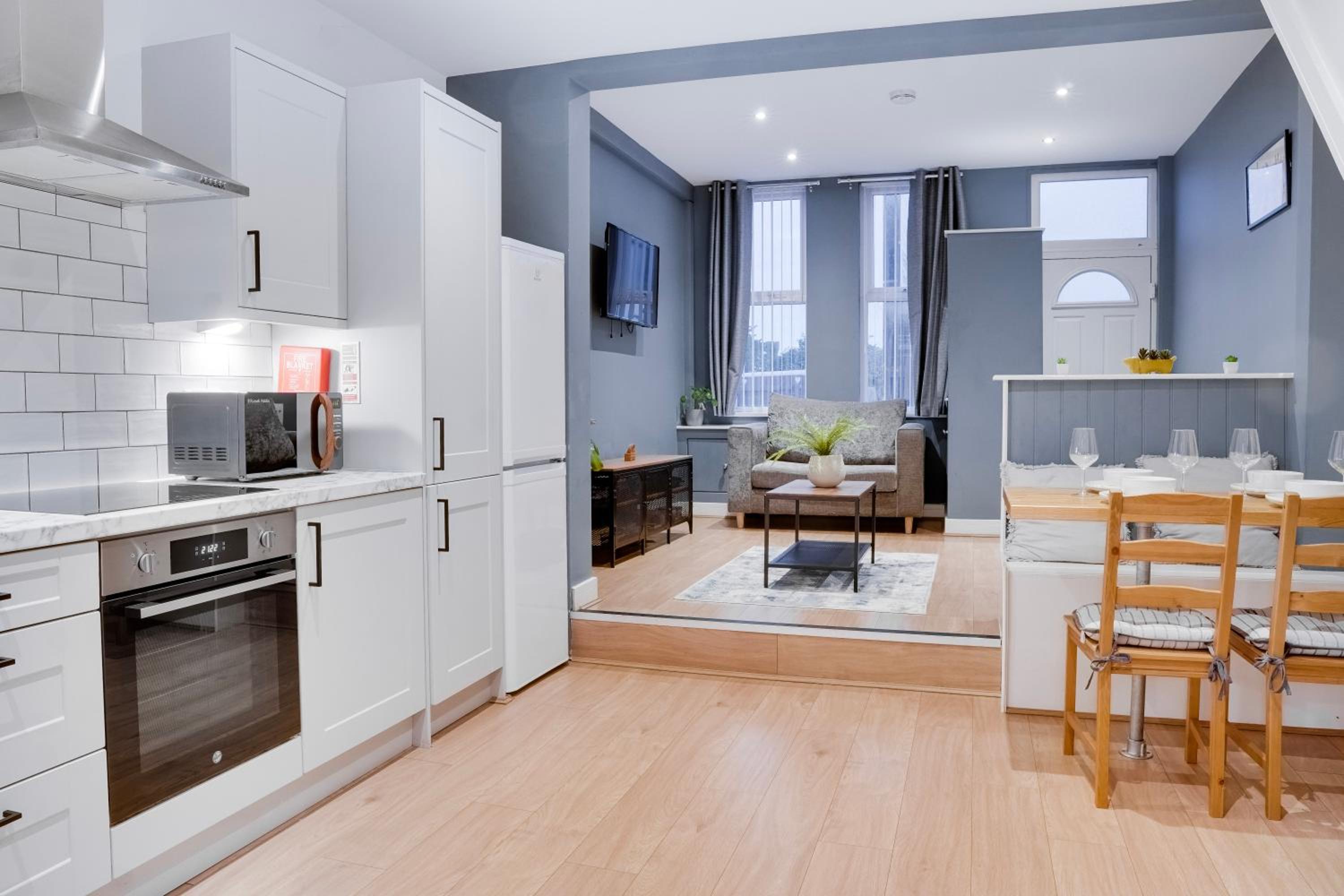 Two-Bedroom House - Photo 21