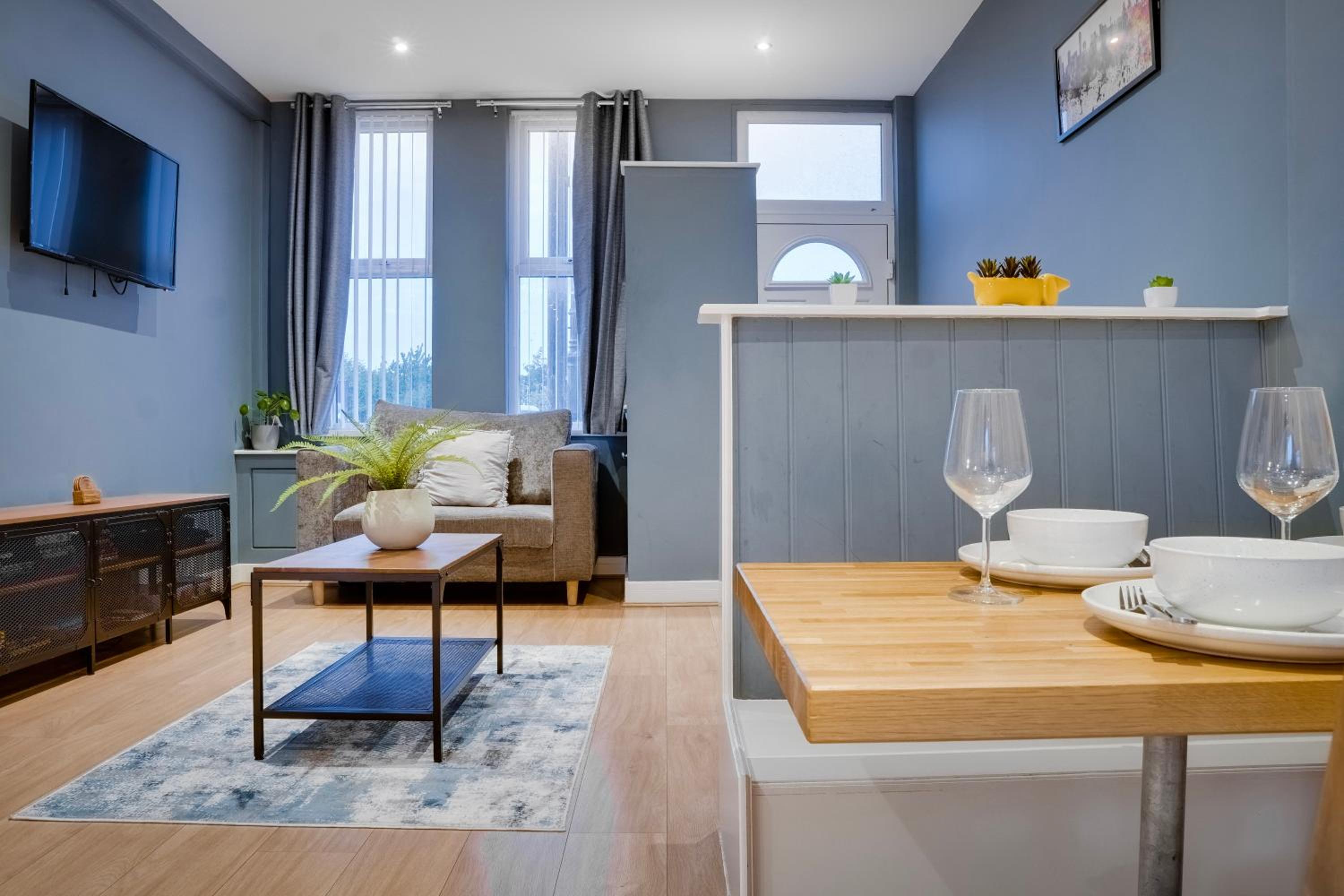 Two-Bedroom House - Photo 22