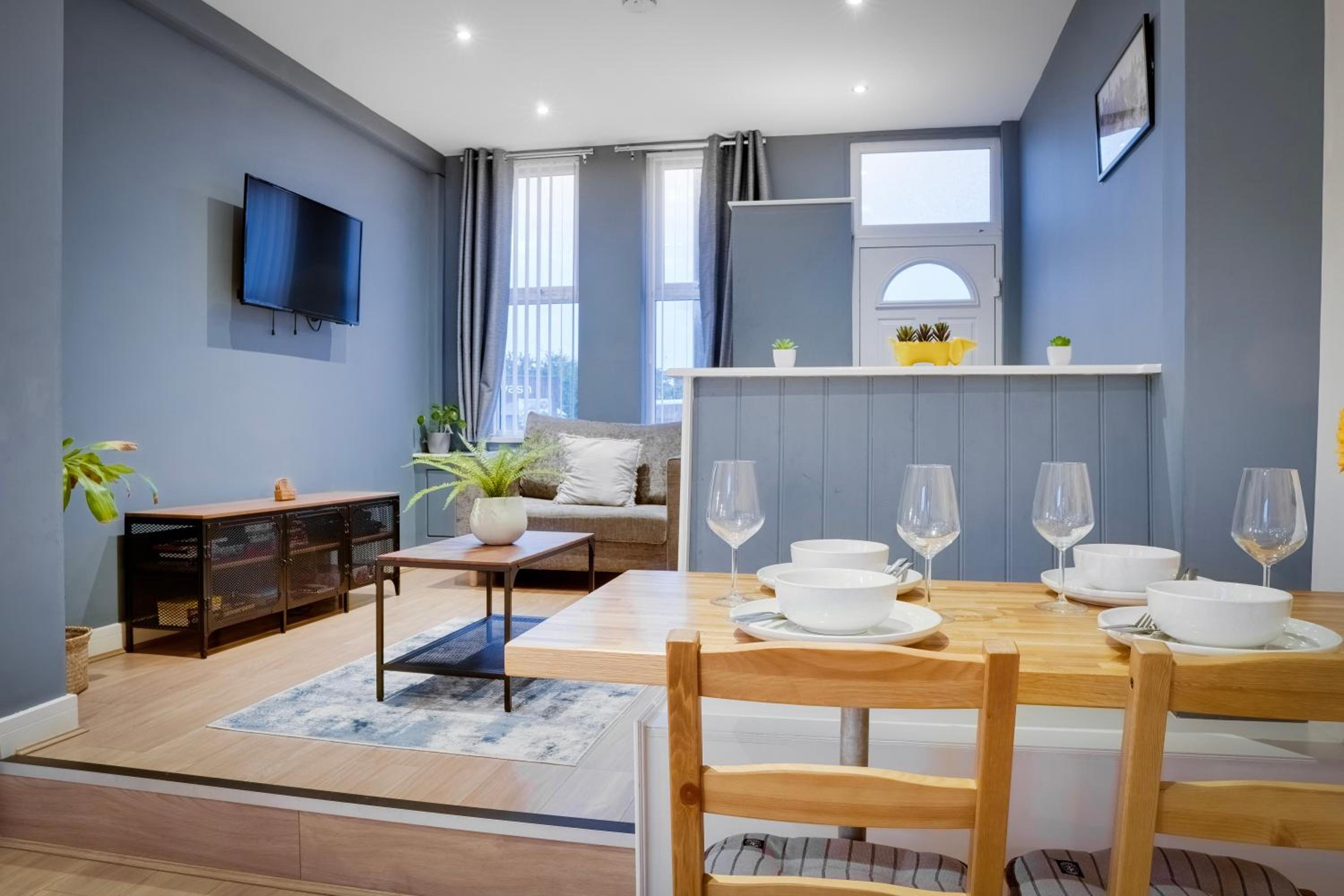 Two-Bedroom House - Photo 24