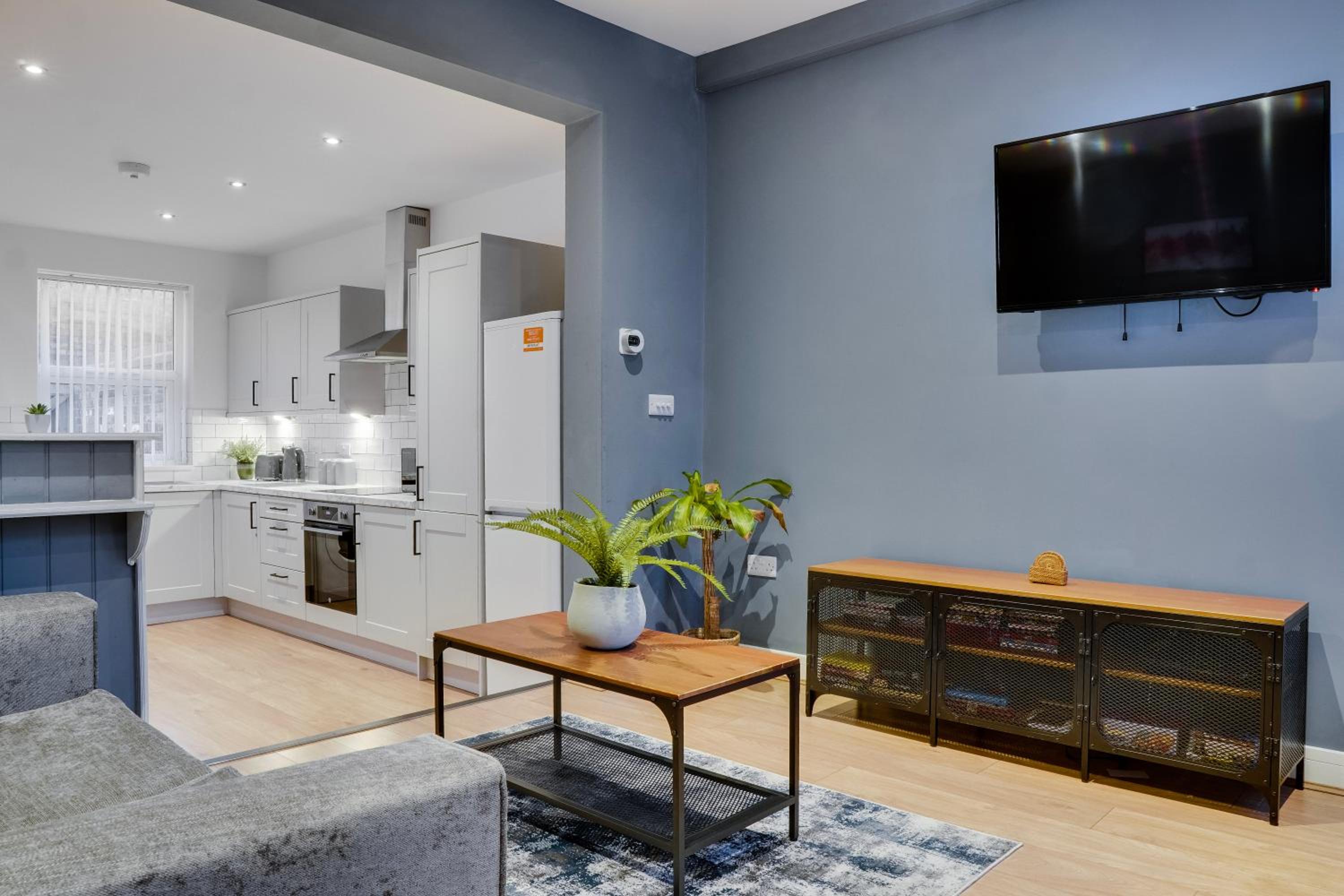 Two-Bedroom House - Photo 1