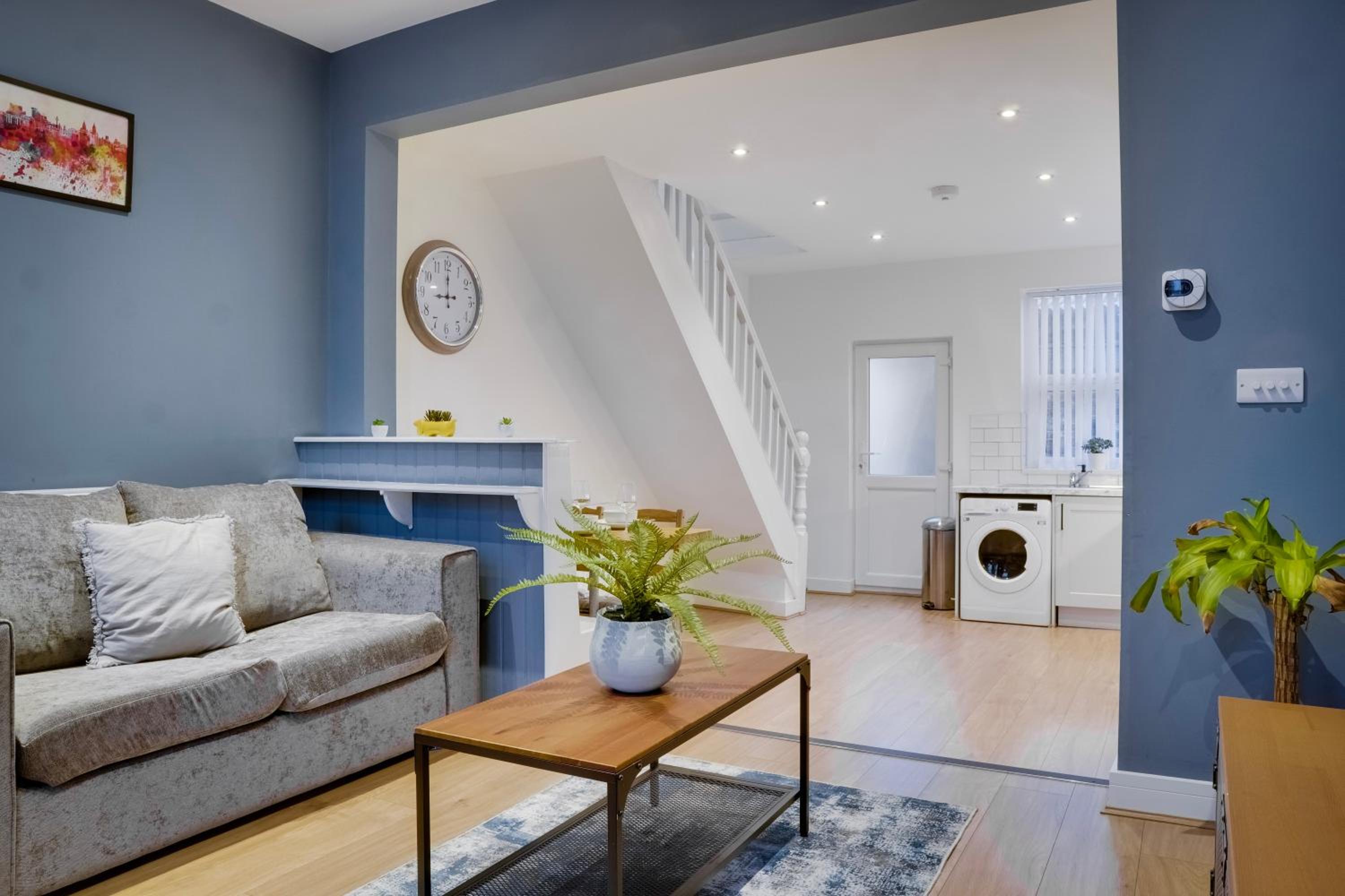 Two-Bedroom House - Photo 26