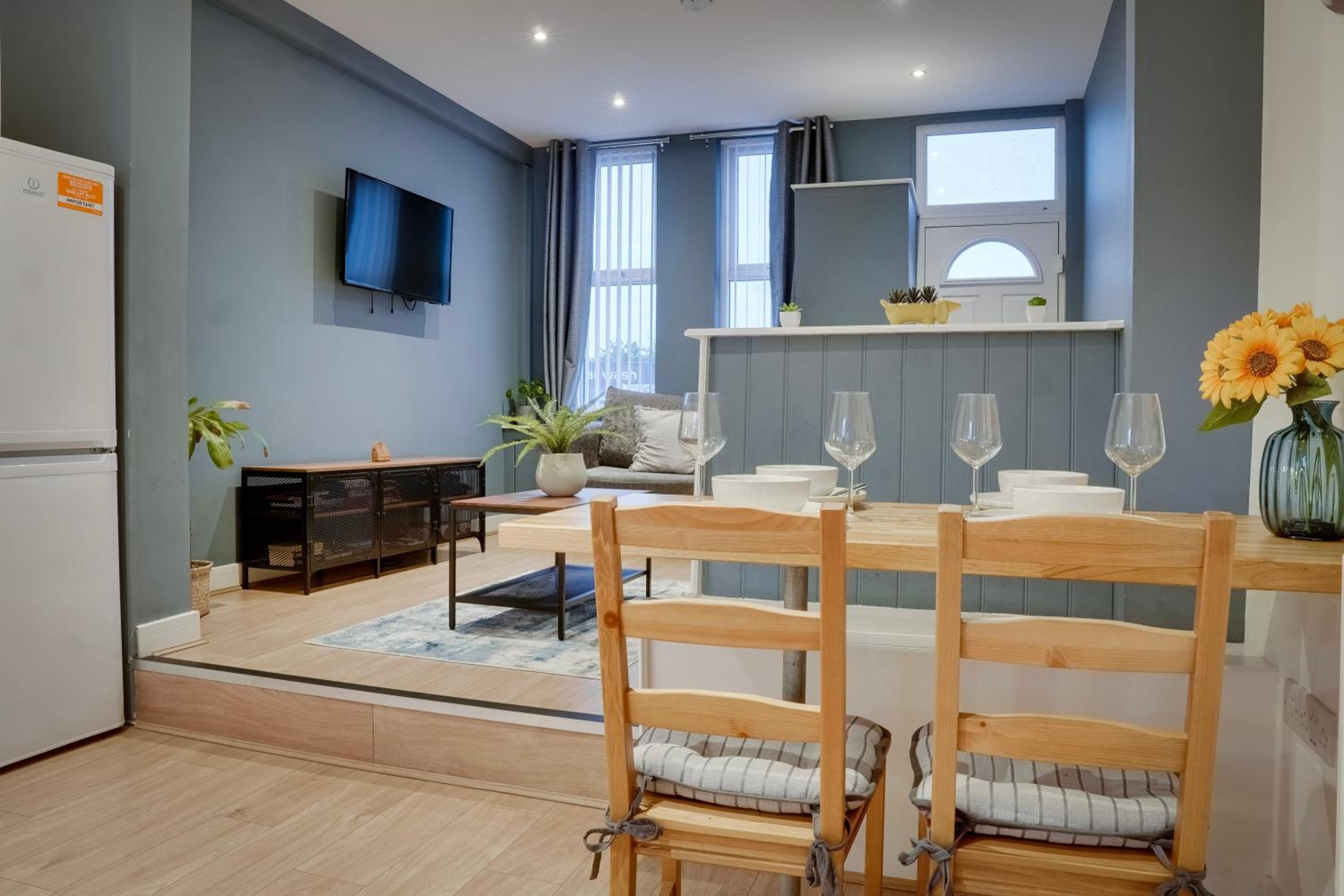 Two-Bedroom House - Photo 27