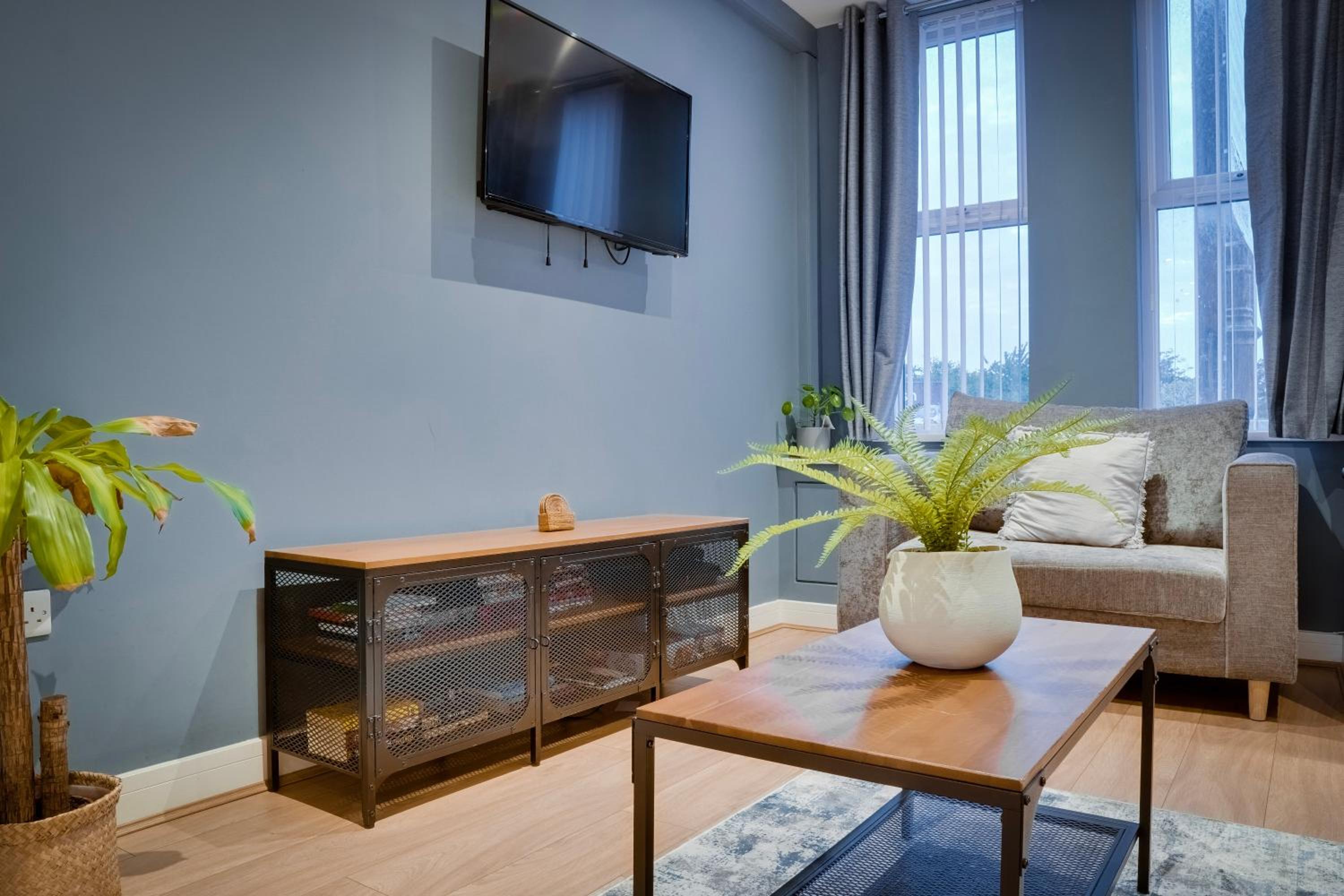 Two-Bedroom House - Photo 28