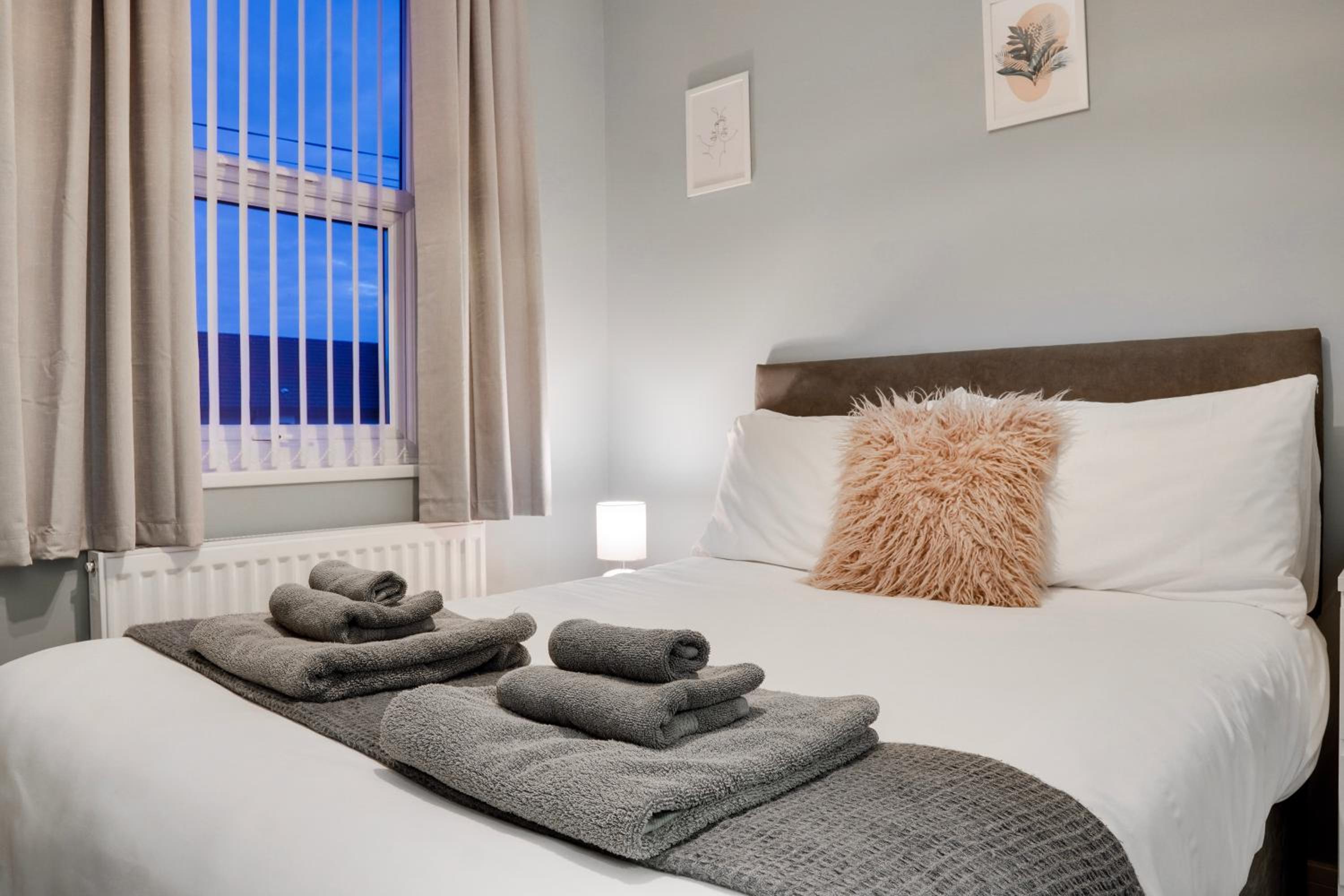 Two-Bedroom House - Photo 29