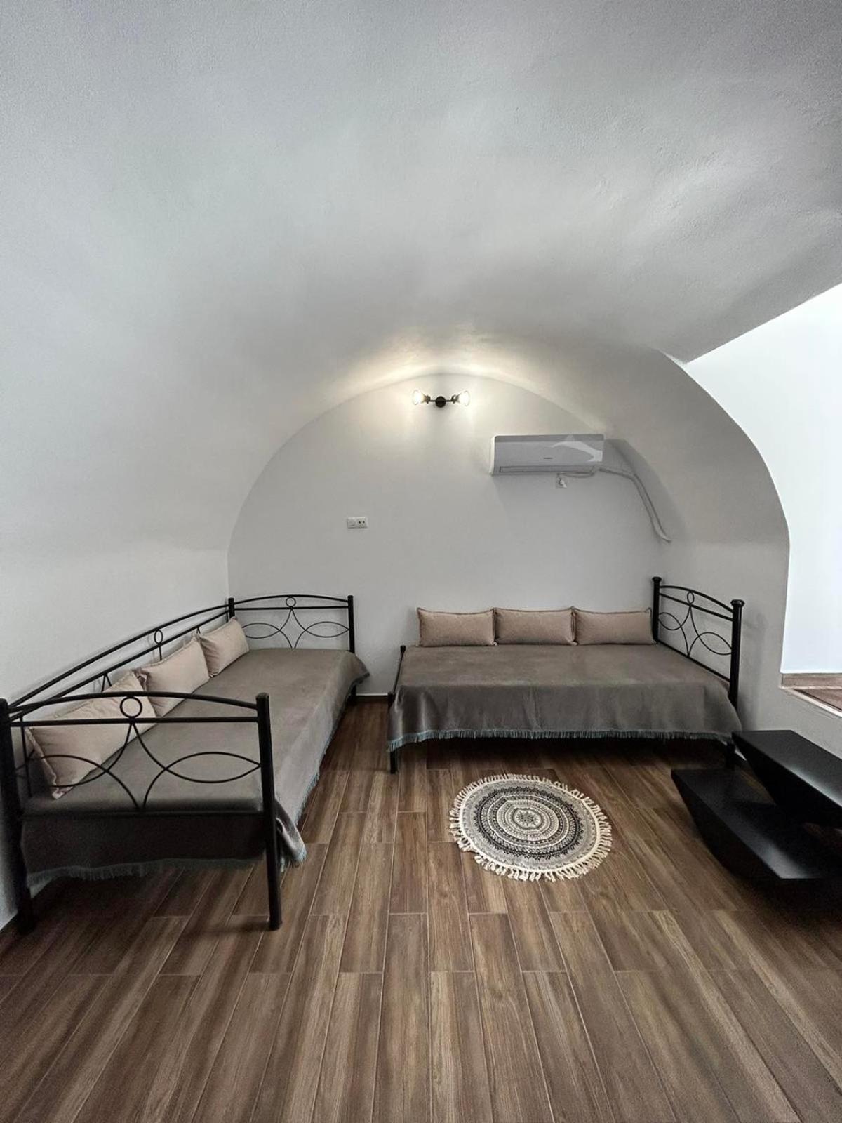 One-Bedroom House - Photo 6