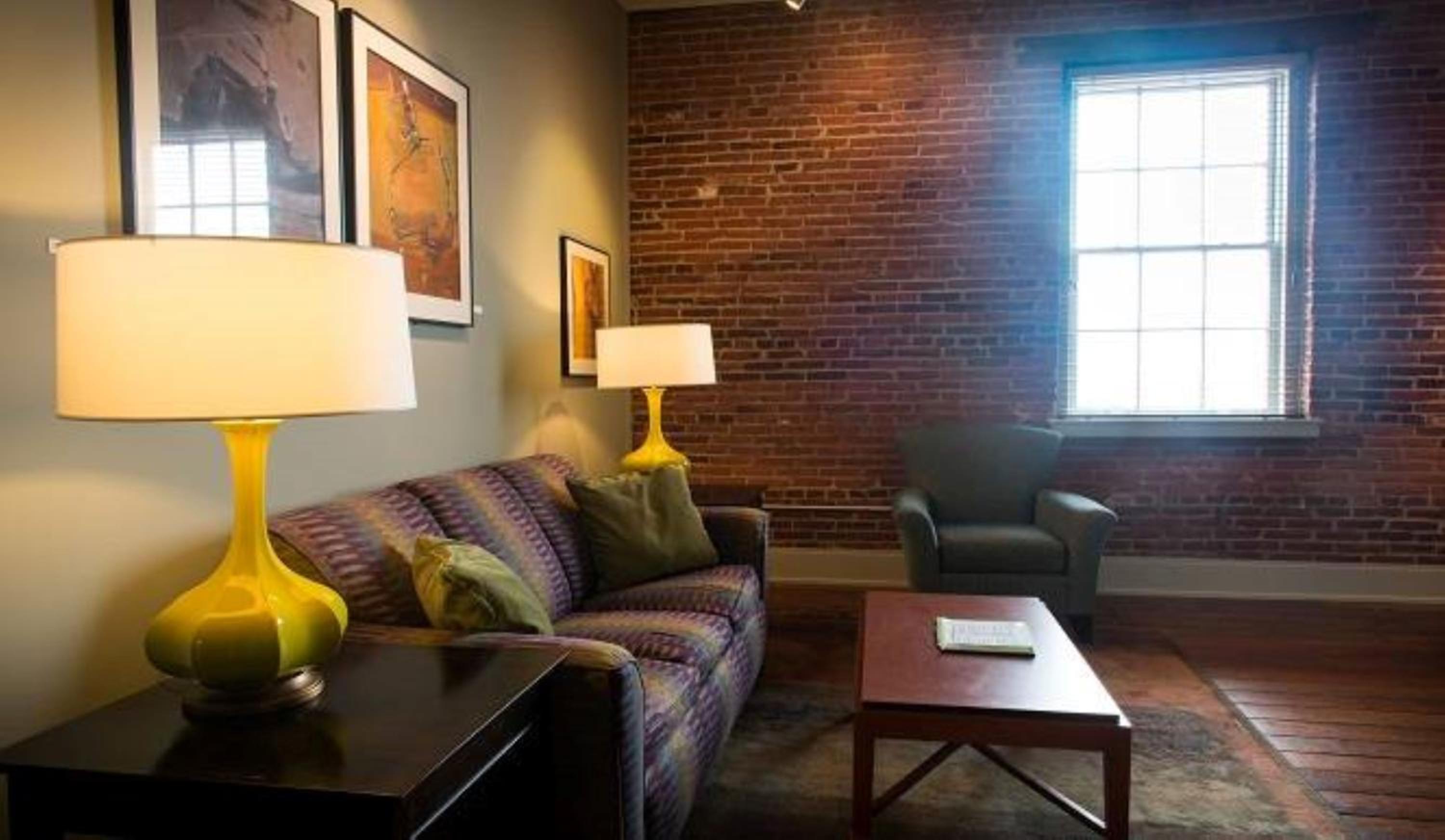 Arts Suite with Hot Tub - Photo 4