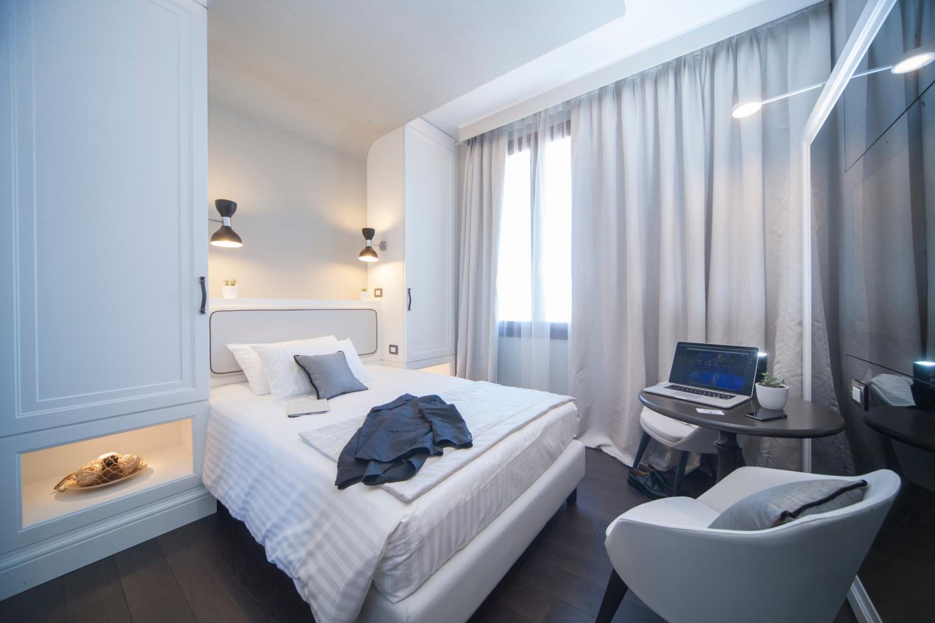 Superior Laguna Double or Twin Room  - Photo 6